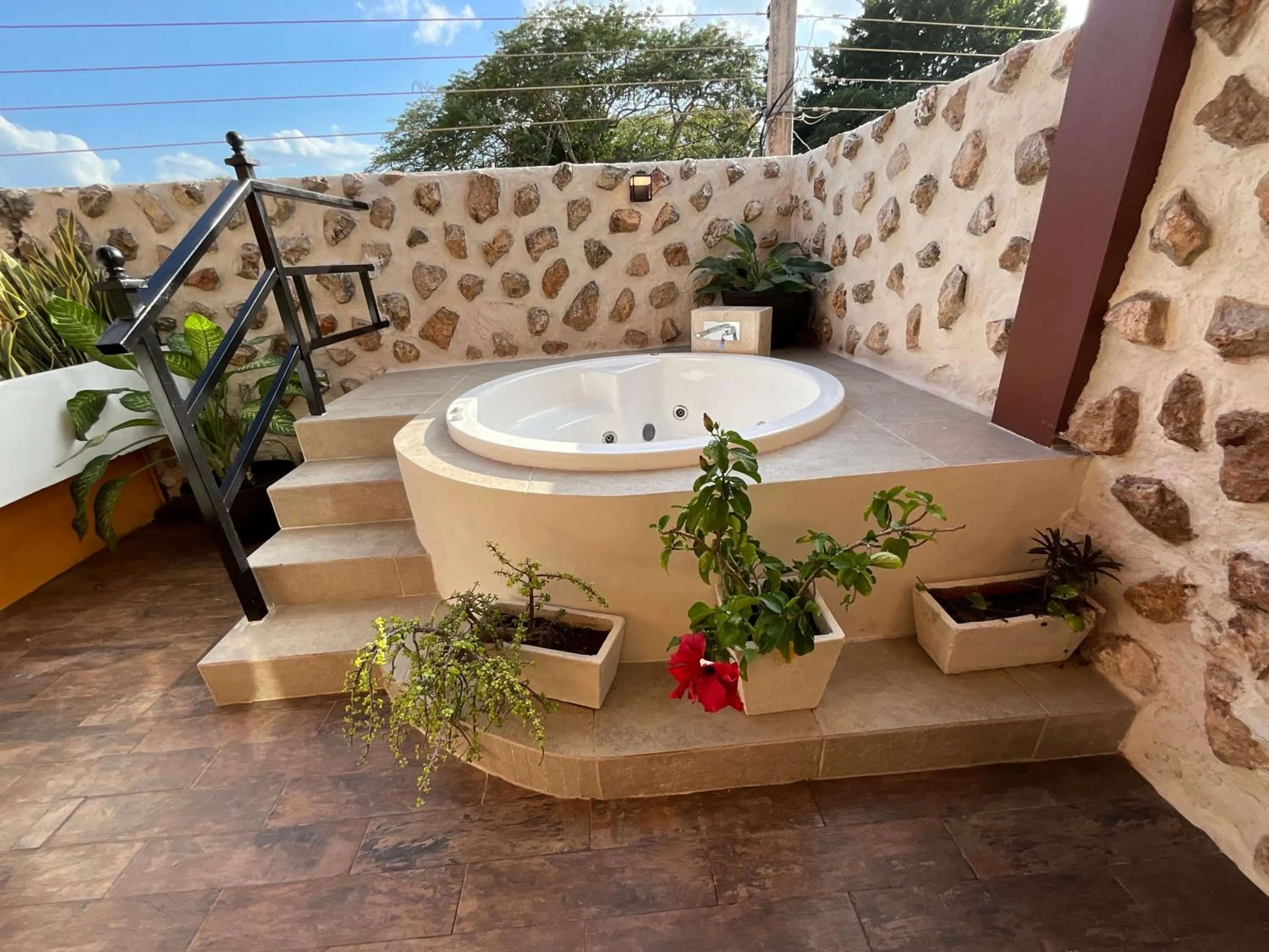 Patio in El Zaguán Colonial by GuruHotel