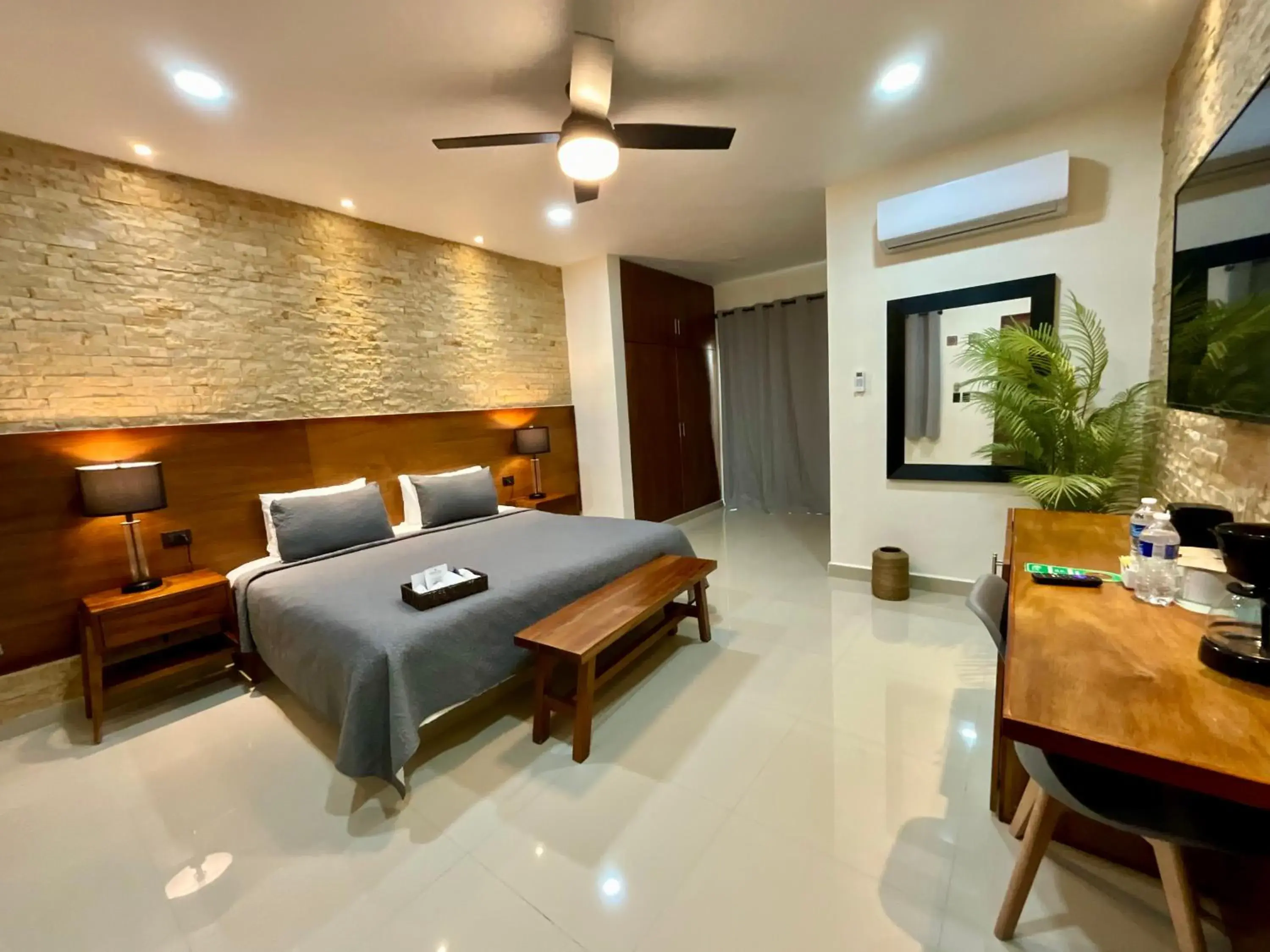 Photo of the whole room, Bed in El Zaguán Colonial by GuruHotel Photo of the whole room, Bed in El Zaguán Colonial by GuruHotel