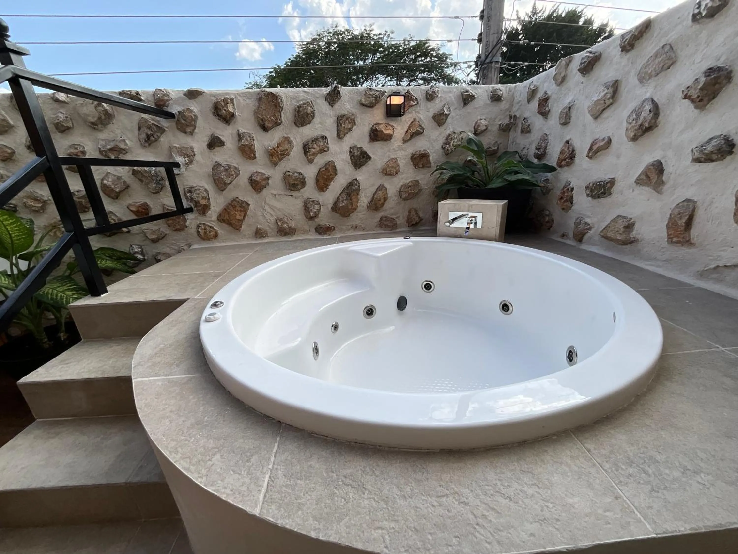 Patio in El Zaguán Colonial by GuruHotel