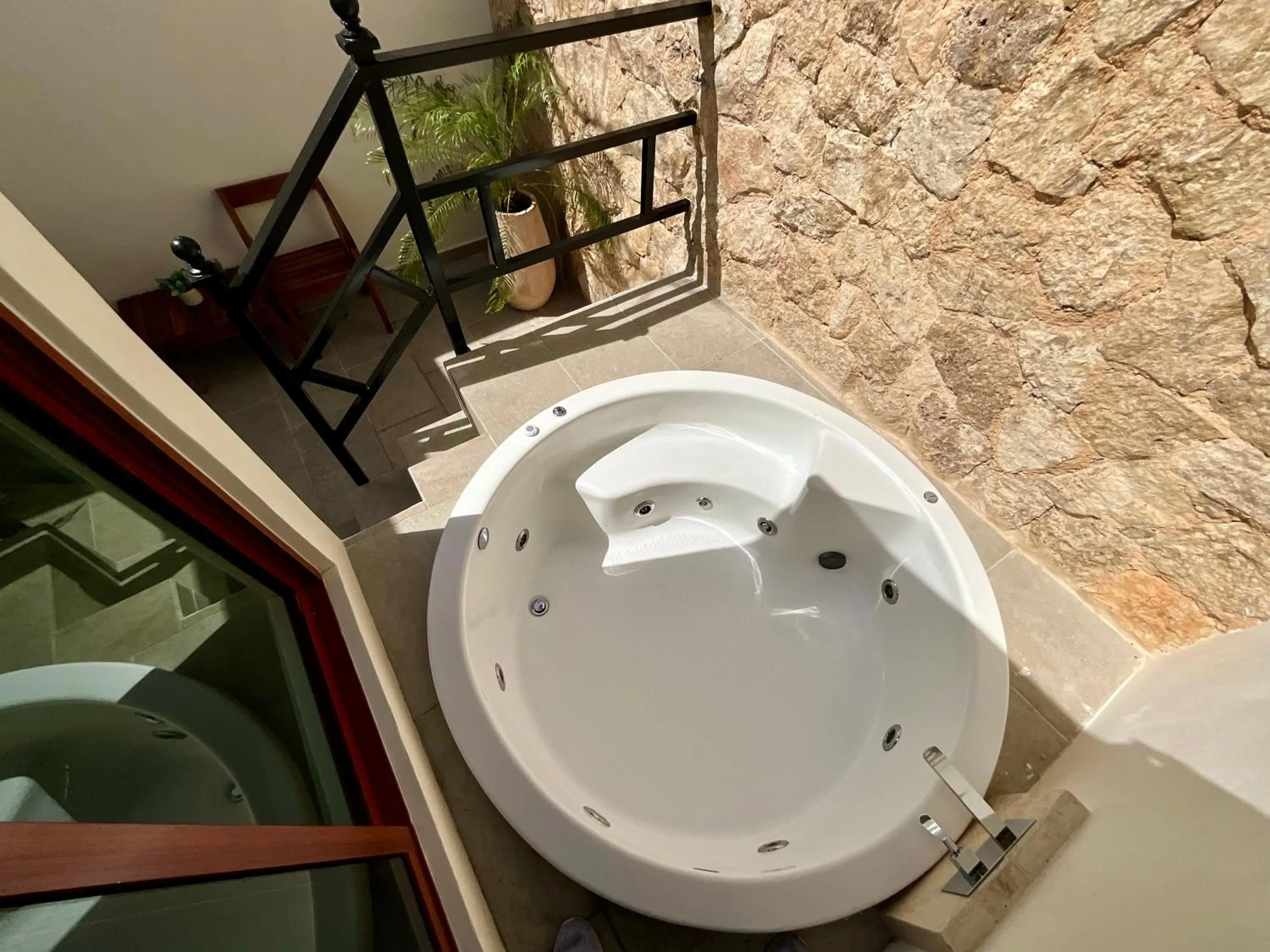 Patio in El Zaguán Colonial by GuruHotel