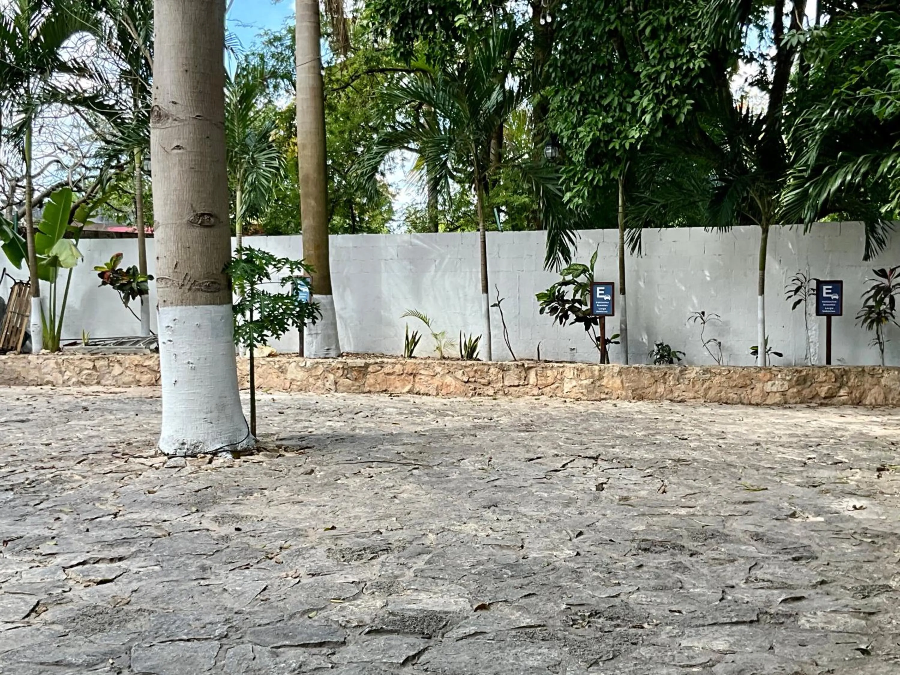Parking in El Zaguán Colonial by GuruHotel