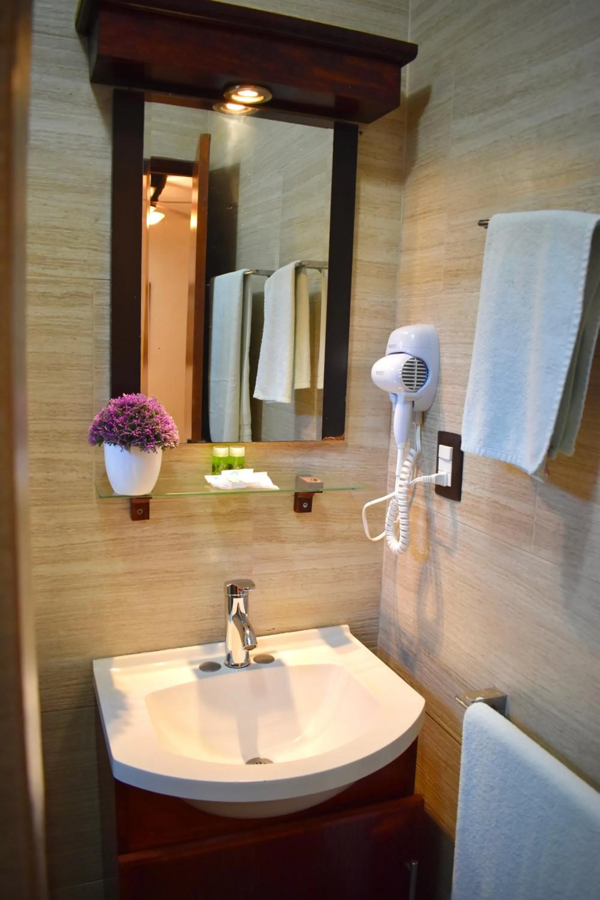 Bathroom in El Zaguán Colonial by GuruHotel