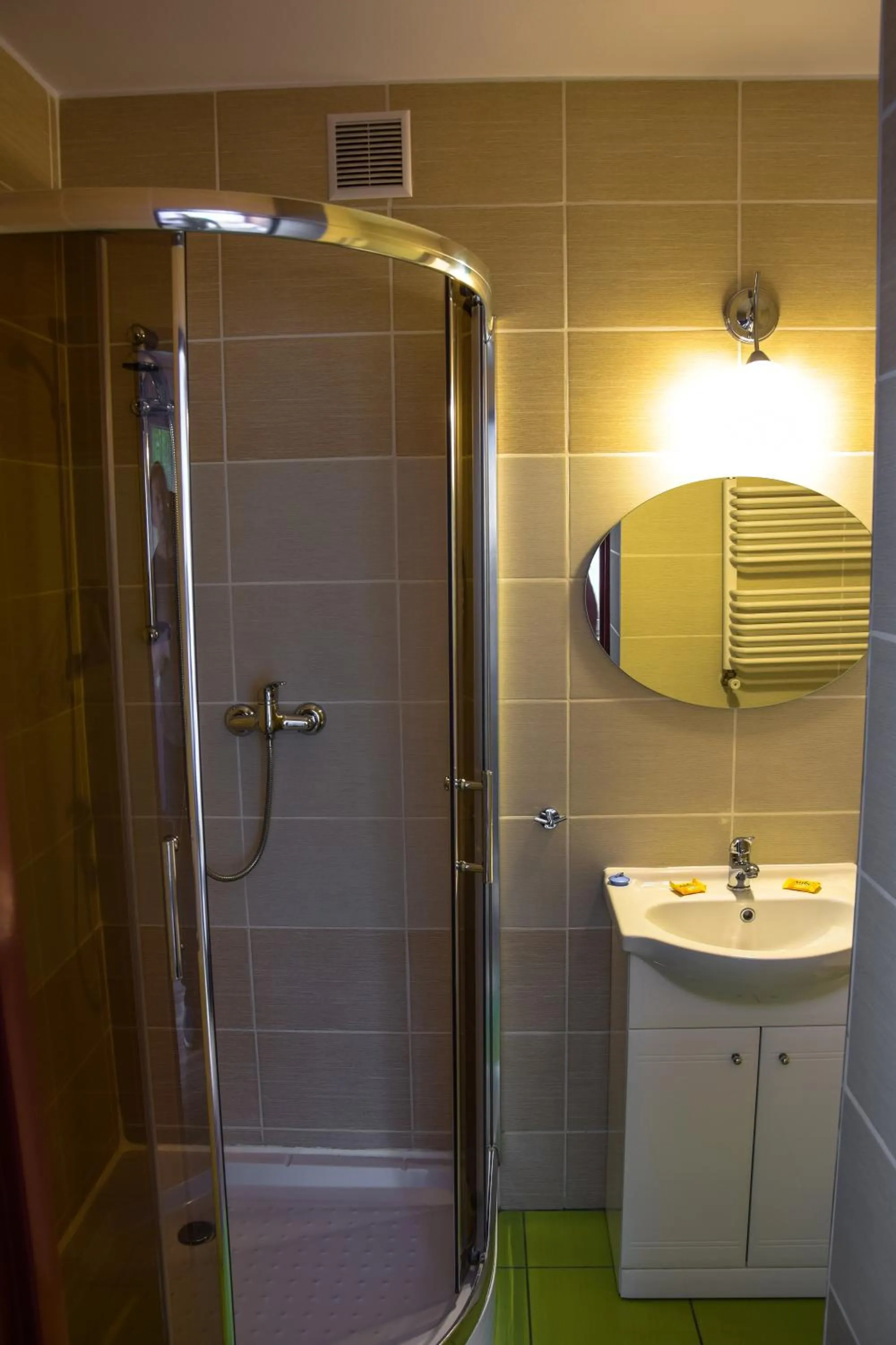 Shower in B&B Villa Varmia