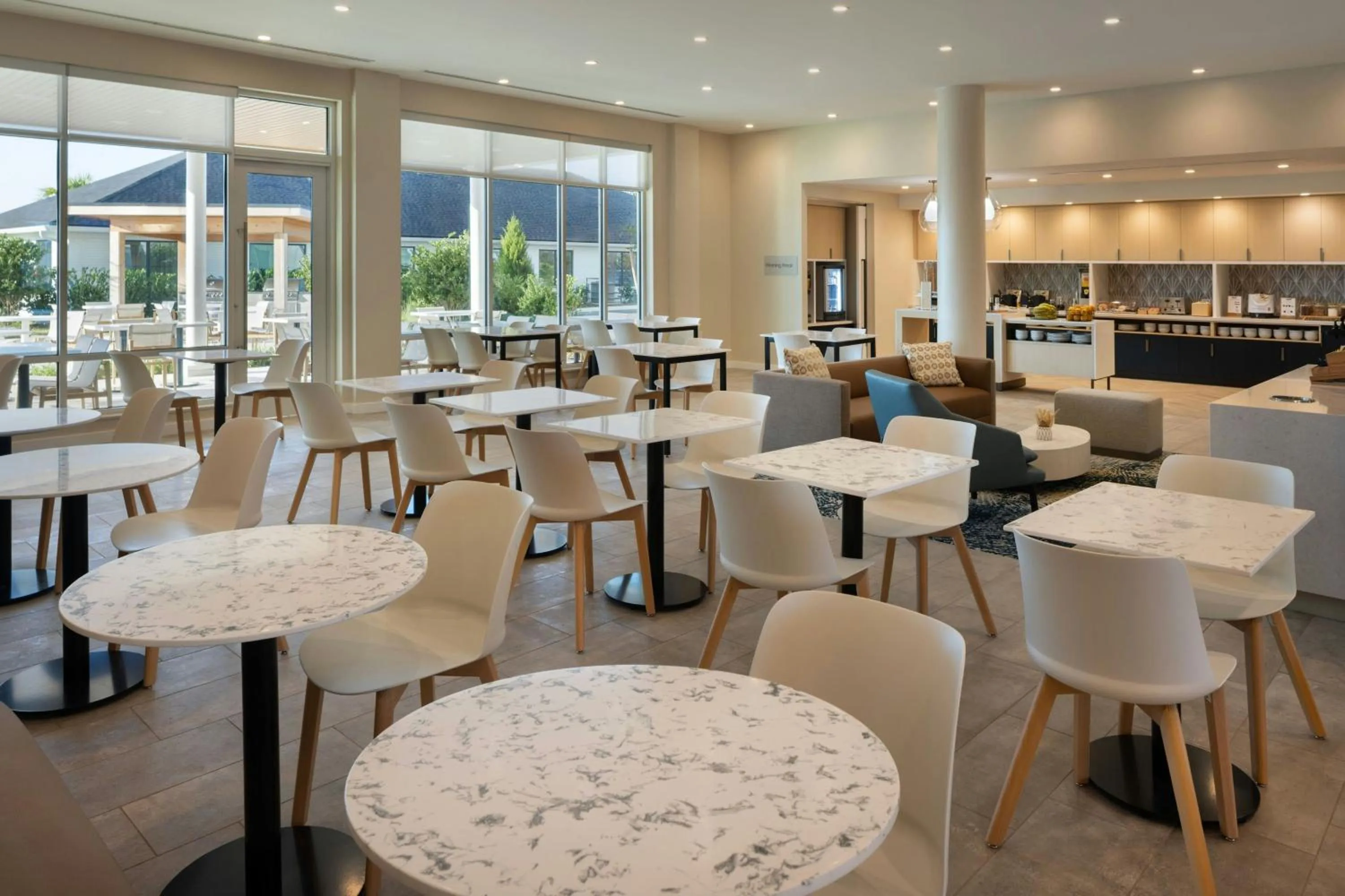 Breakfast in TownePlace Suites by Marriott Middleburg