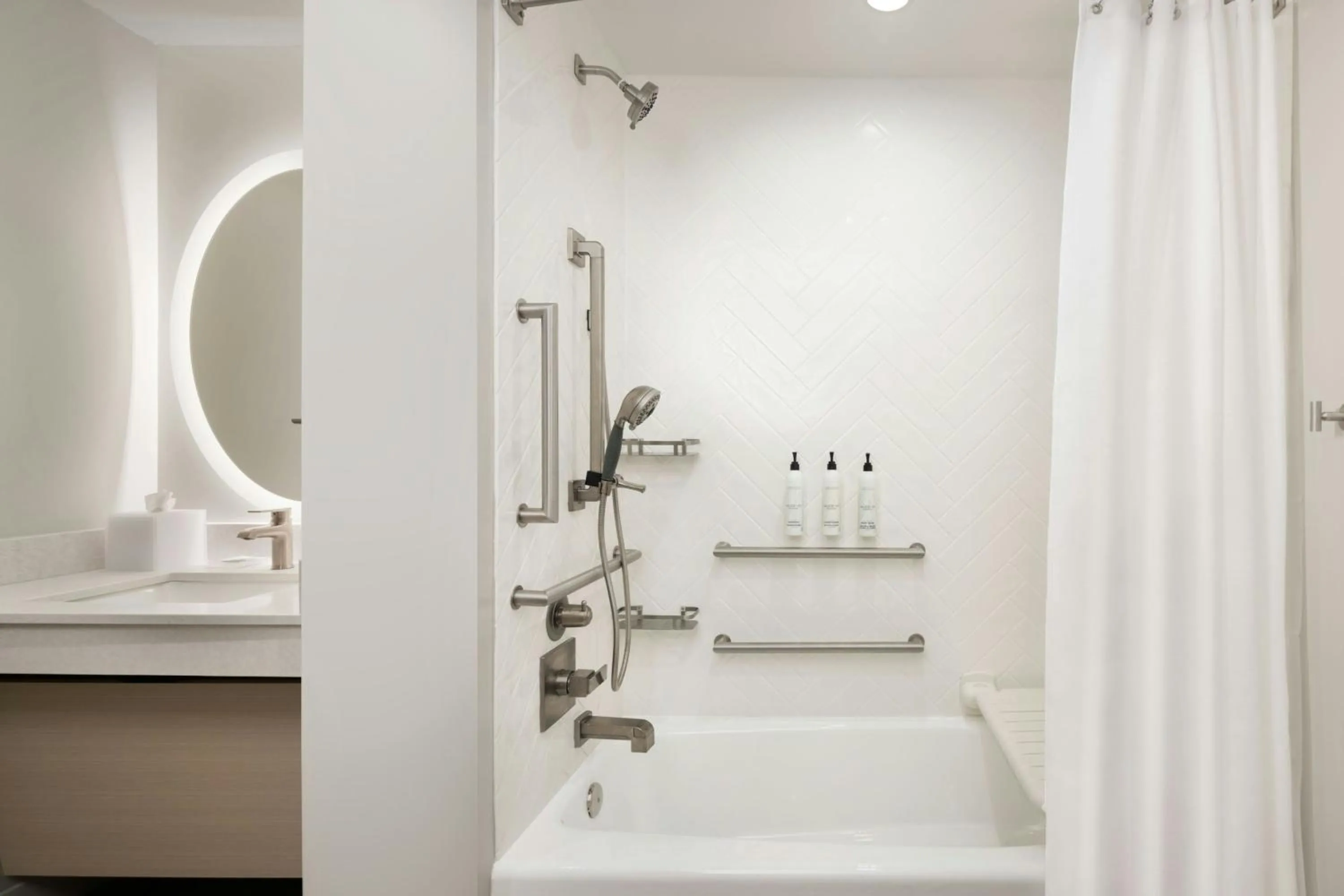 Bathroom in TownePlace Suites by Marriott Middleburg