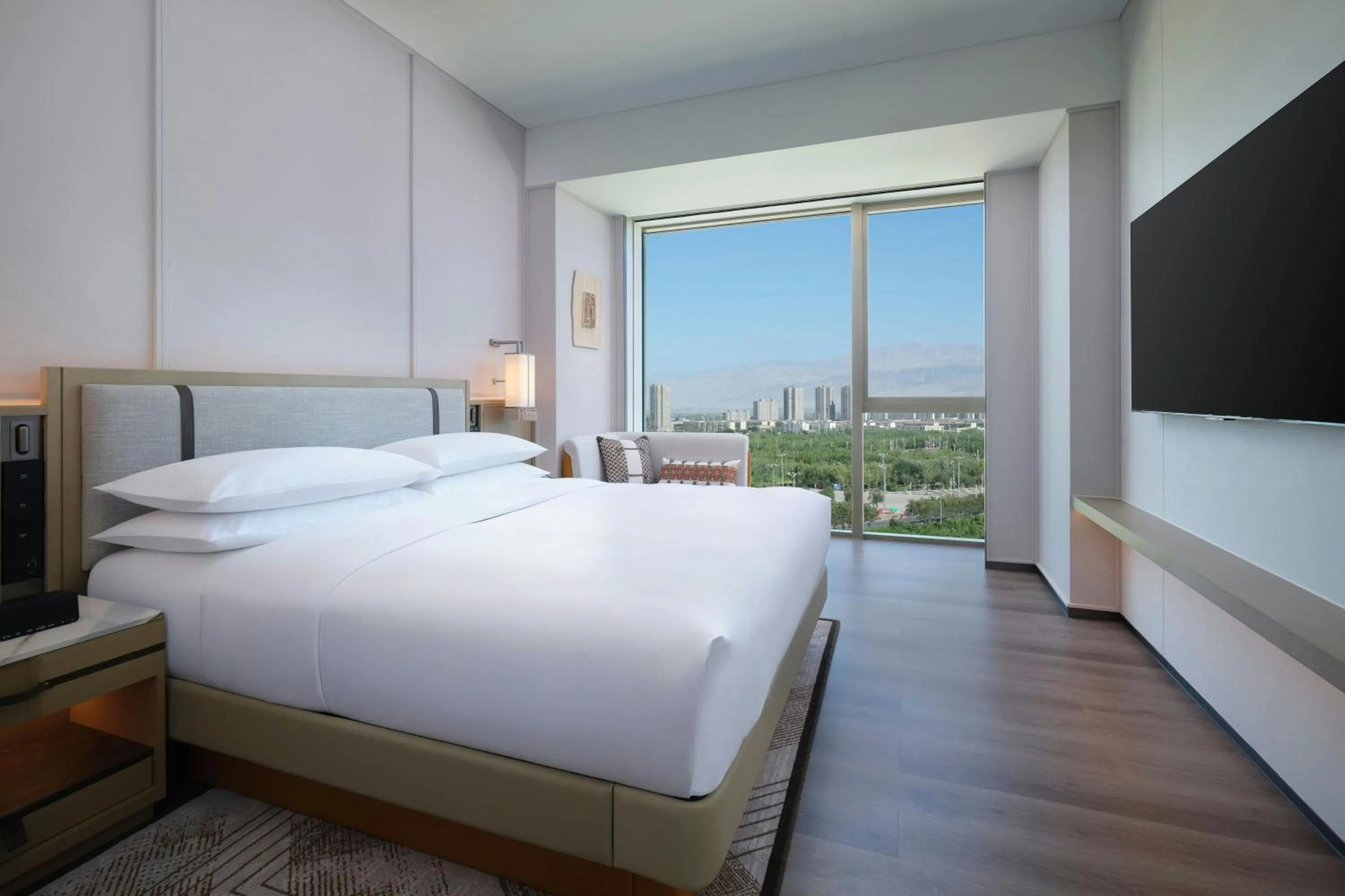 Bedroom, Bed in 库尔勒绿发万怡酒店