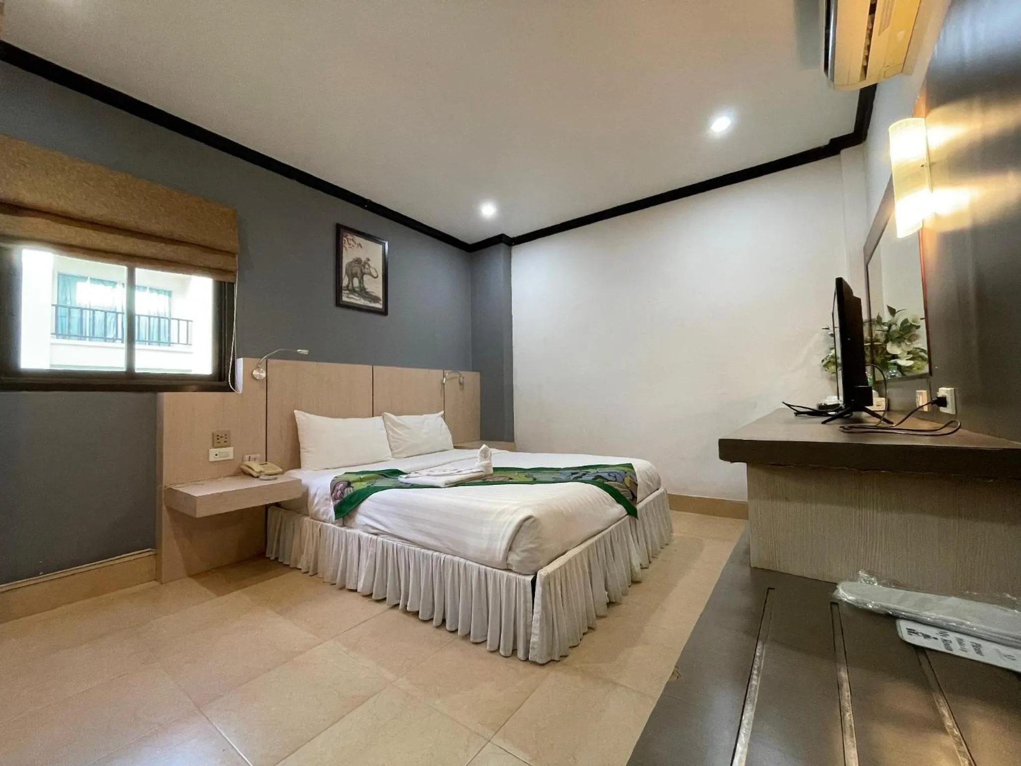 Photo of the whole room, Bed in Lucky city hotel