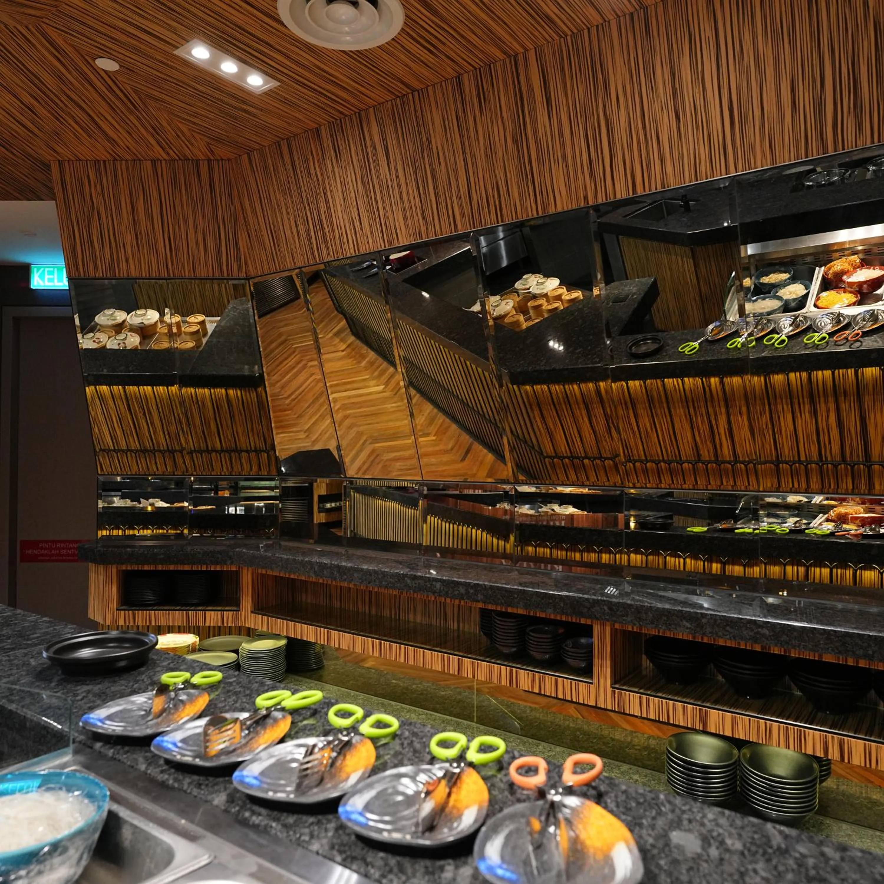 Restaurant/places to eat in 1969 D'Kelly Hotel