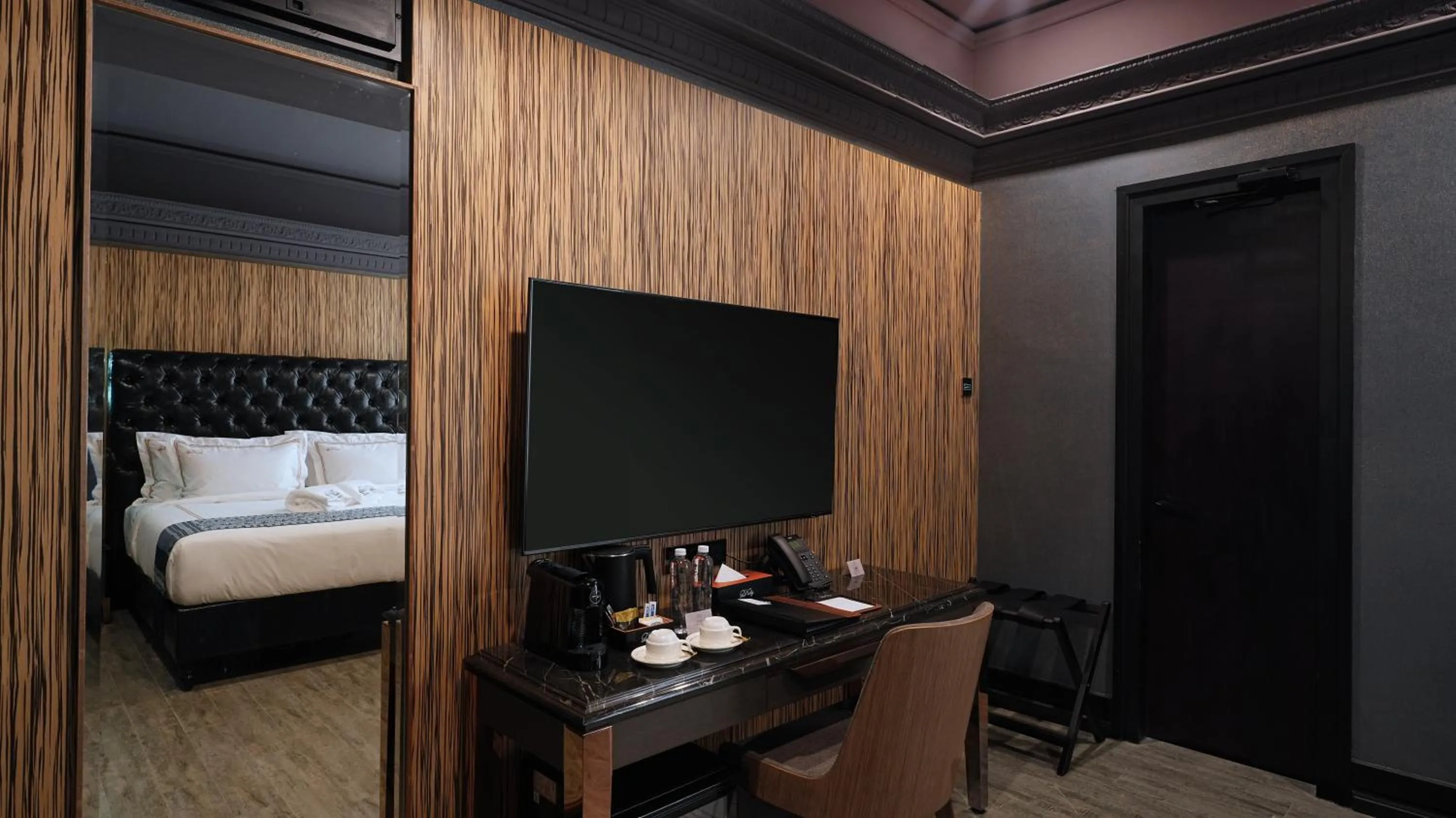 Bedroom, Bed in 1969 D'Kelly Hotel