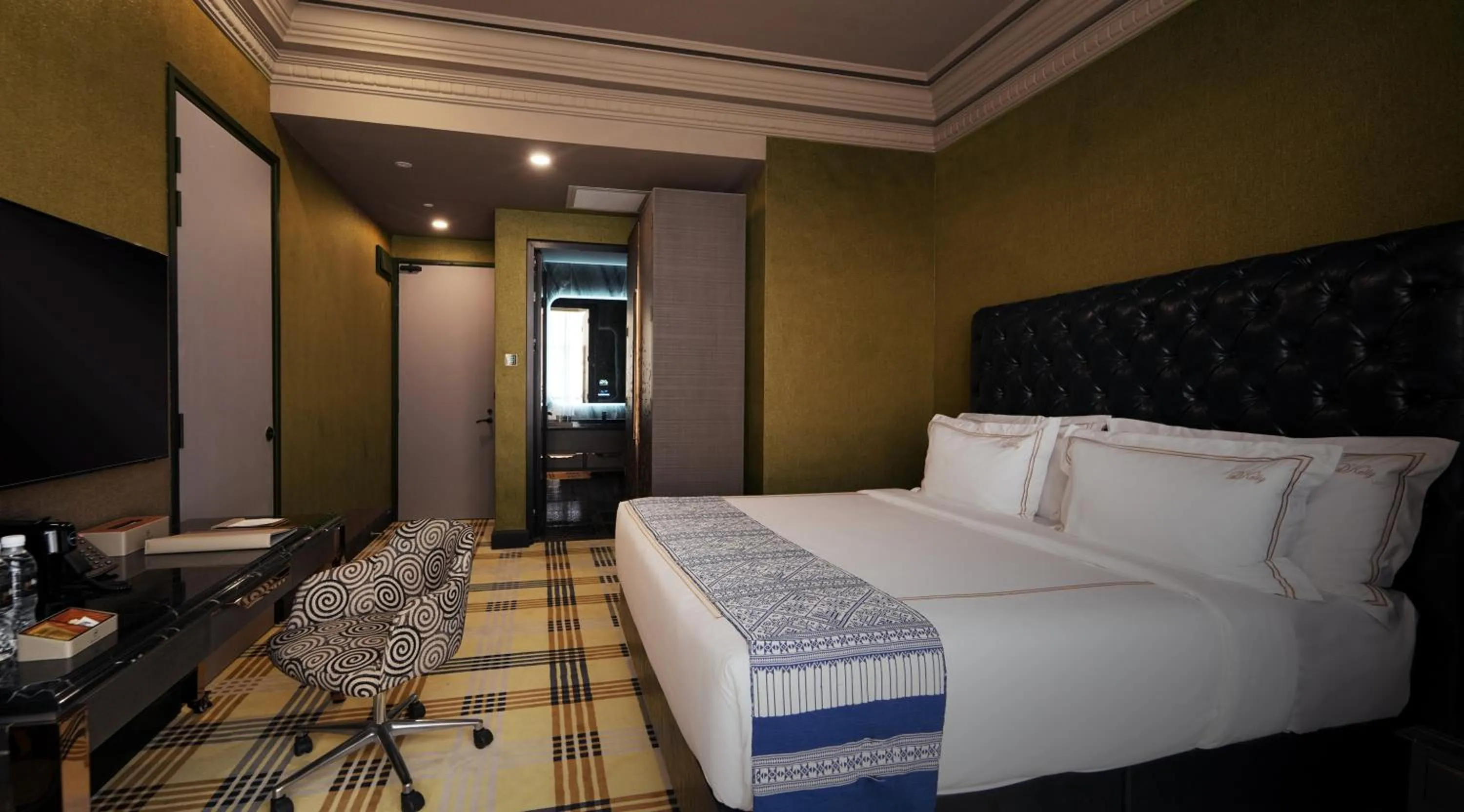 Bedroom, Bed in 1969 D'Kelly Hotel