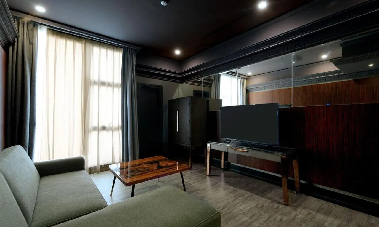 TV and multimedia in 1969 D'Kelly Hotel