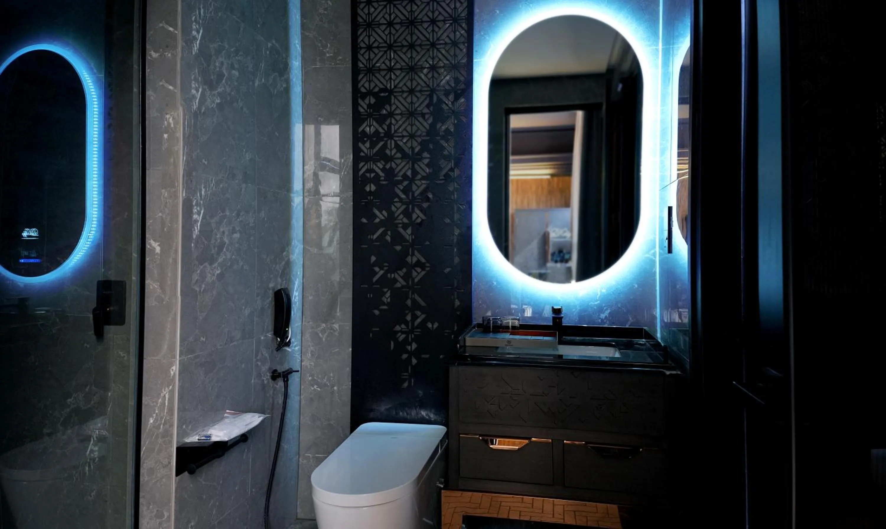 Toilet in 1969 D'Kelly Hotel