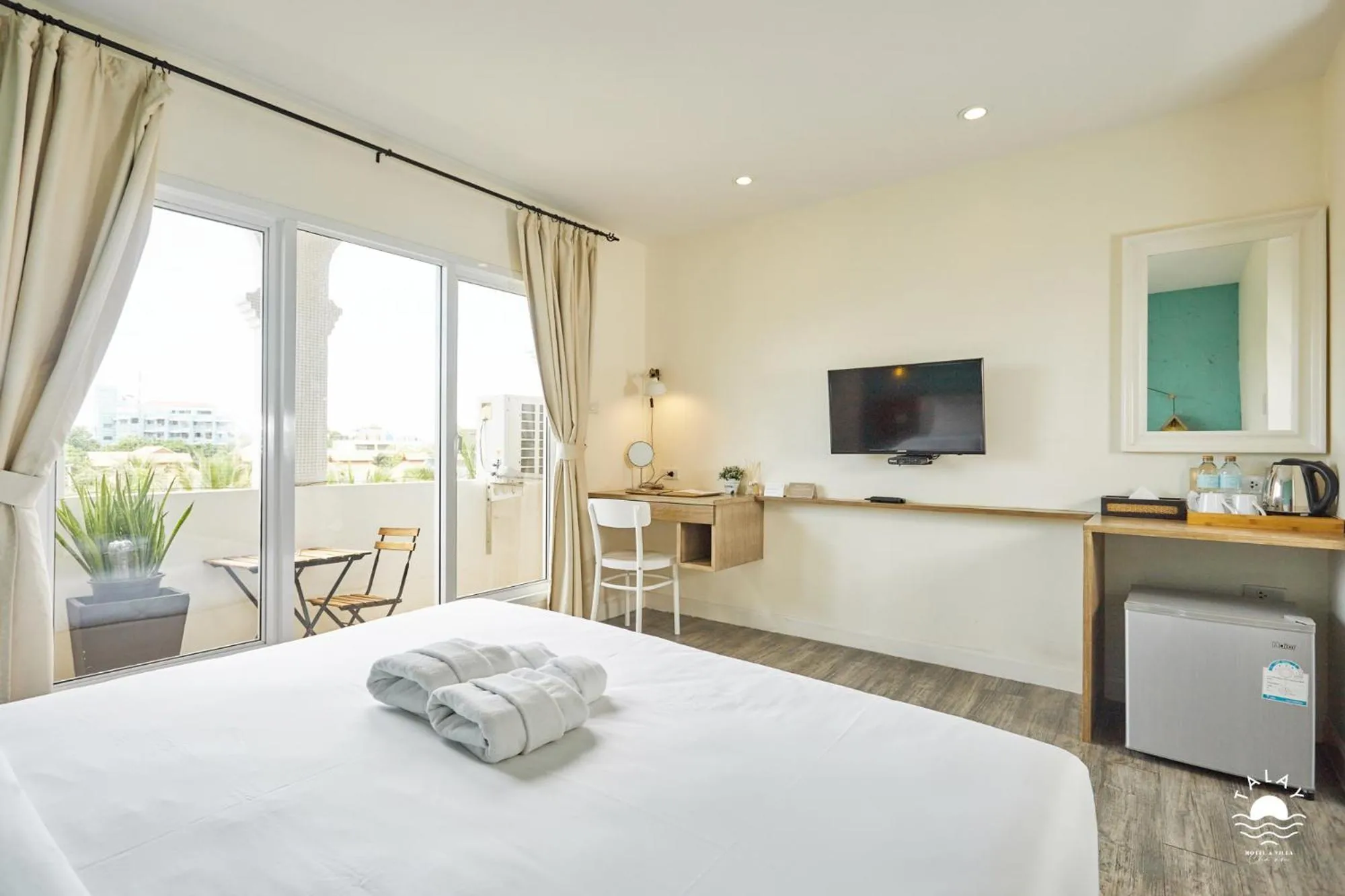 TV and multimedia, Bed in Talay Hotel and Villa Cha-am
