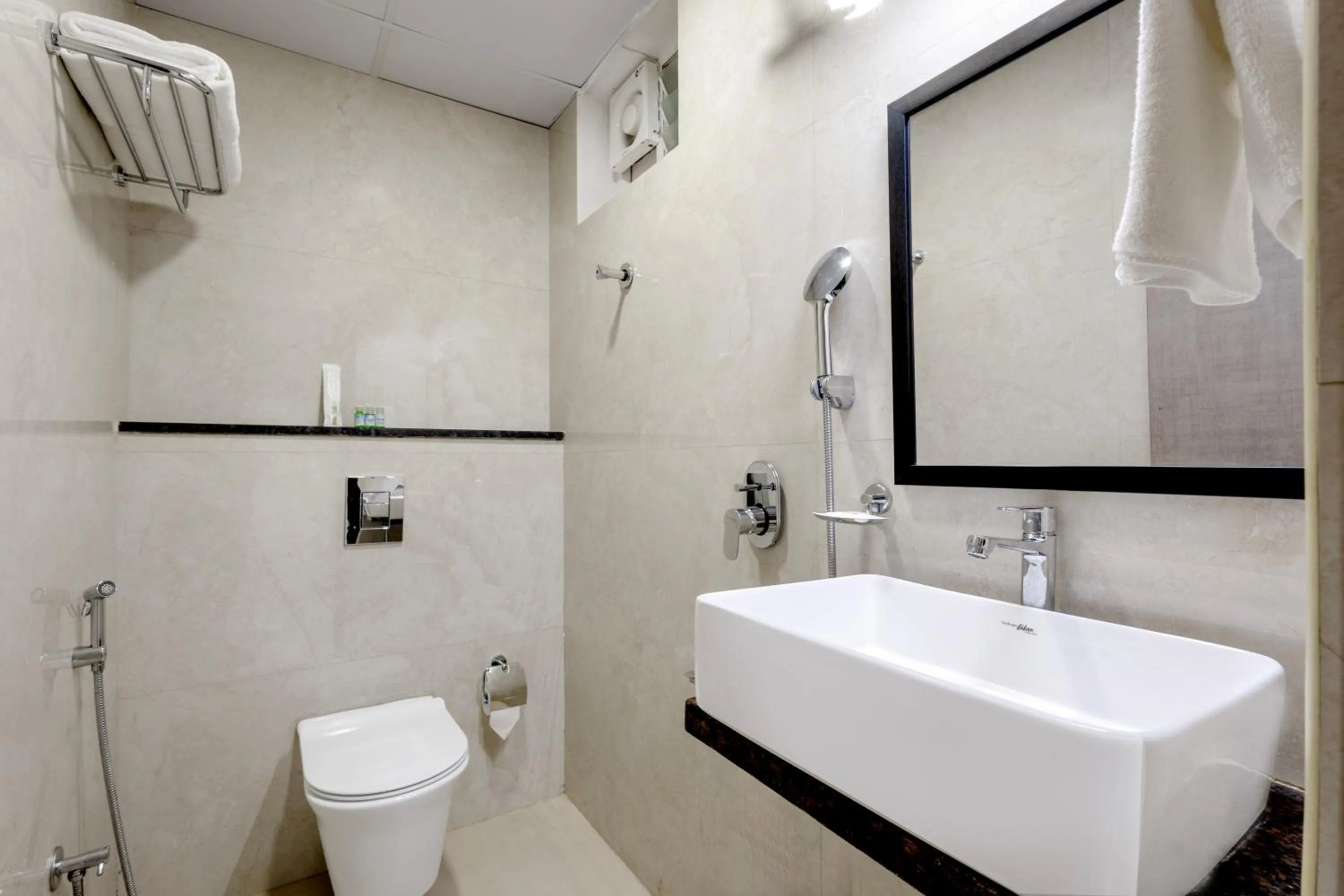 Bathroom in ECKO La Maniere Business Hotels