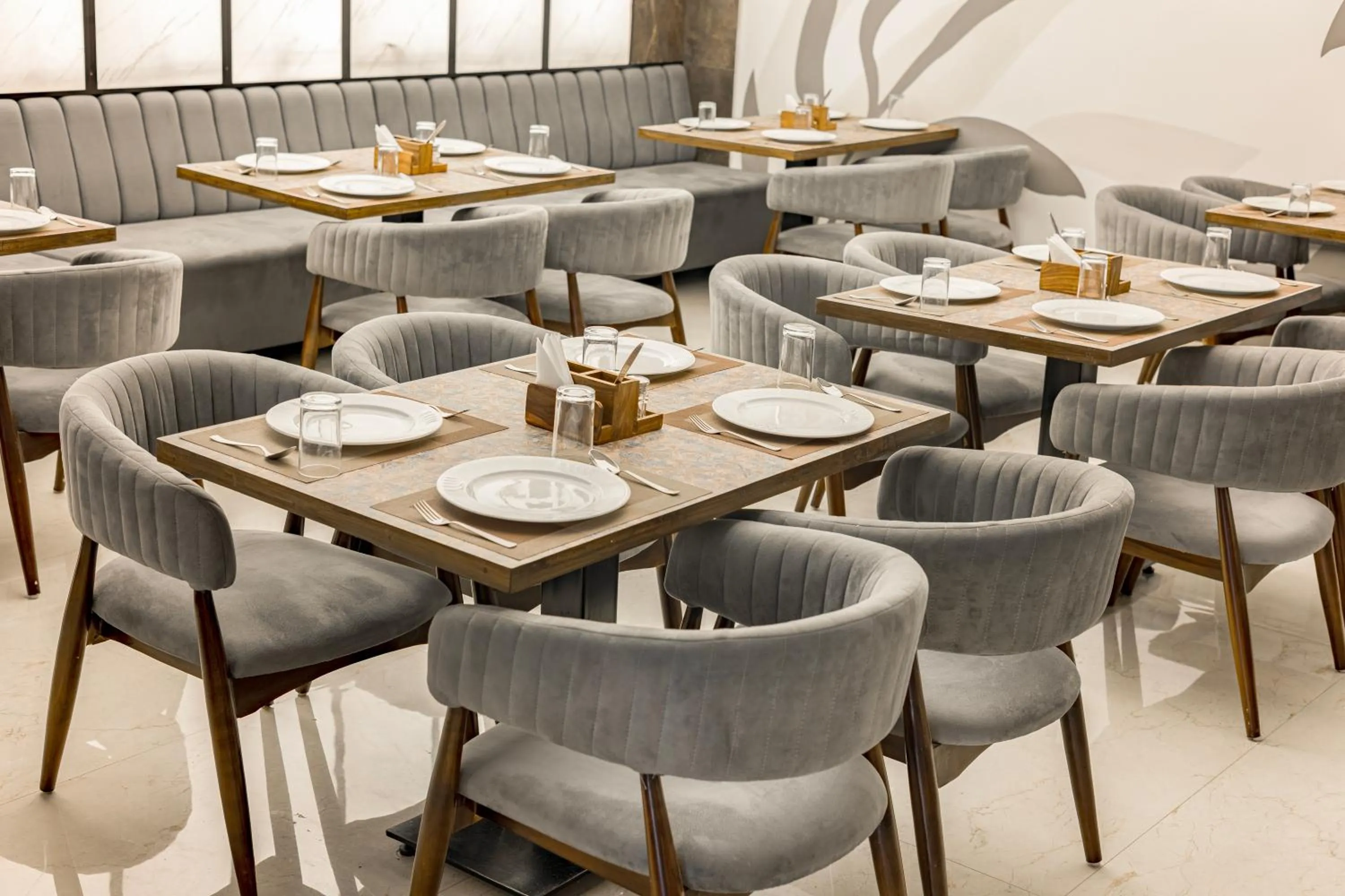 Restaurant/places to eat in ECKO La Maniere Business Hotels