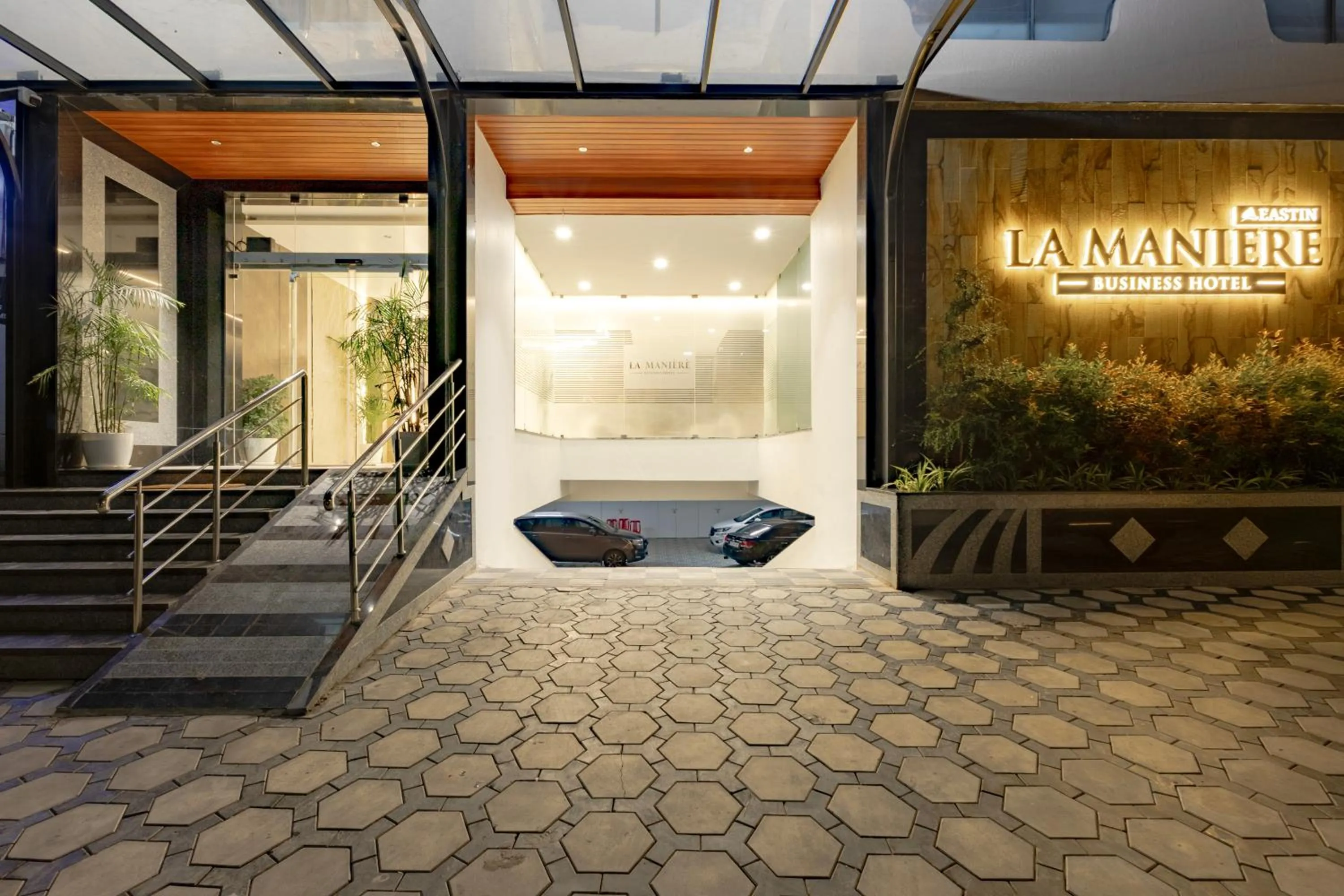 Facade/entrance in ECKO La Maniere Business Hotels
