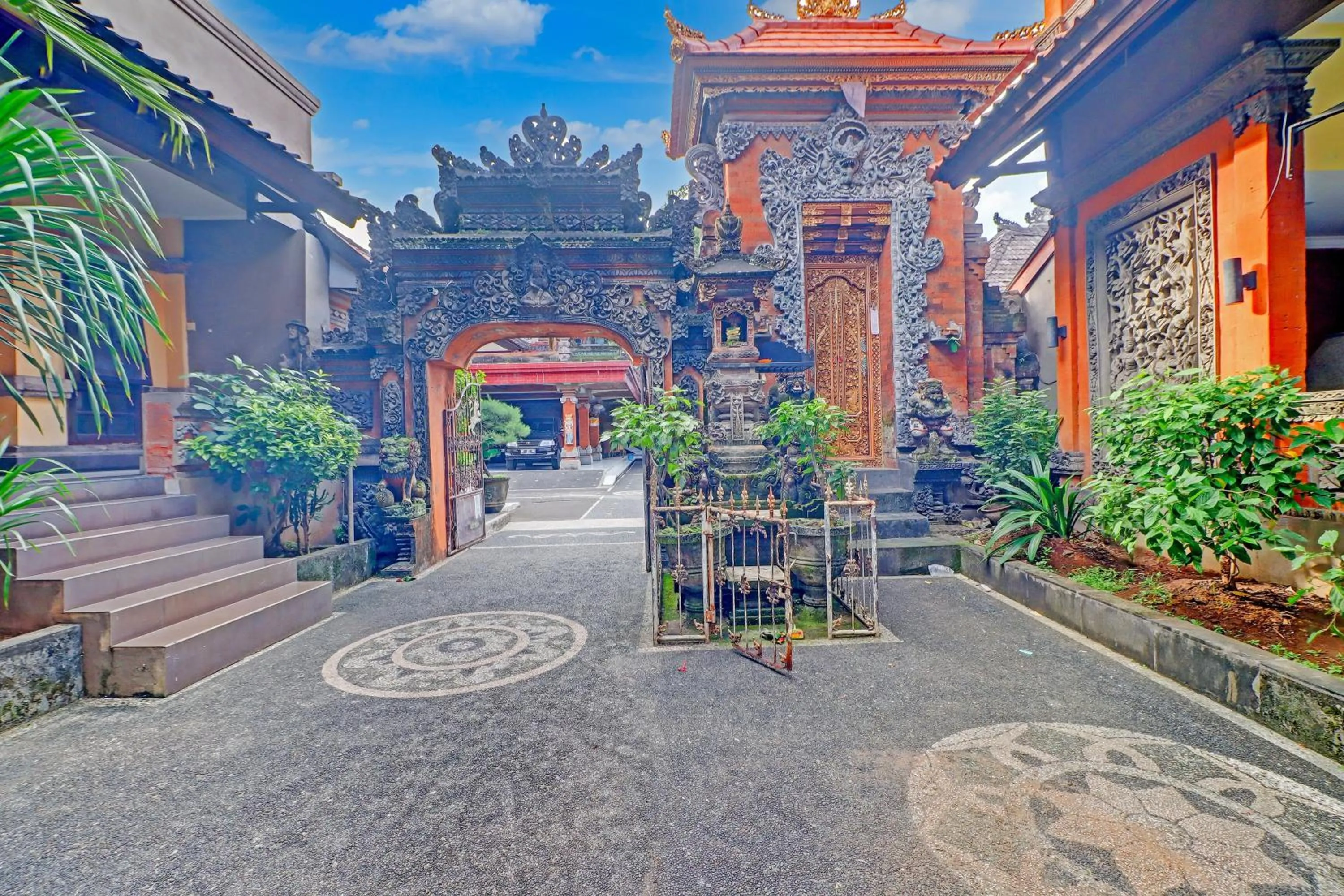 Lobby or reception in Collection O Bali near Terminal Ubung formerly Batukaru Garden Hotel