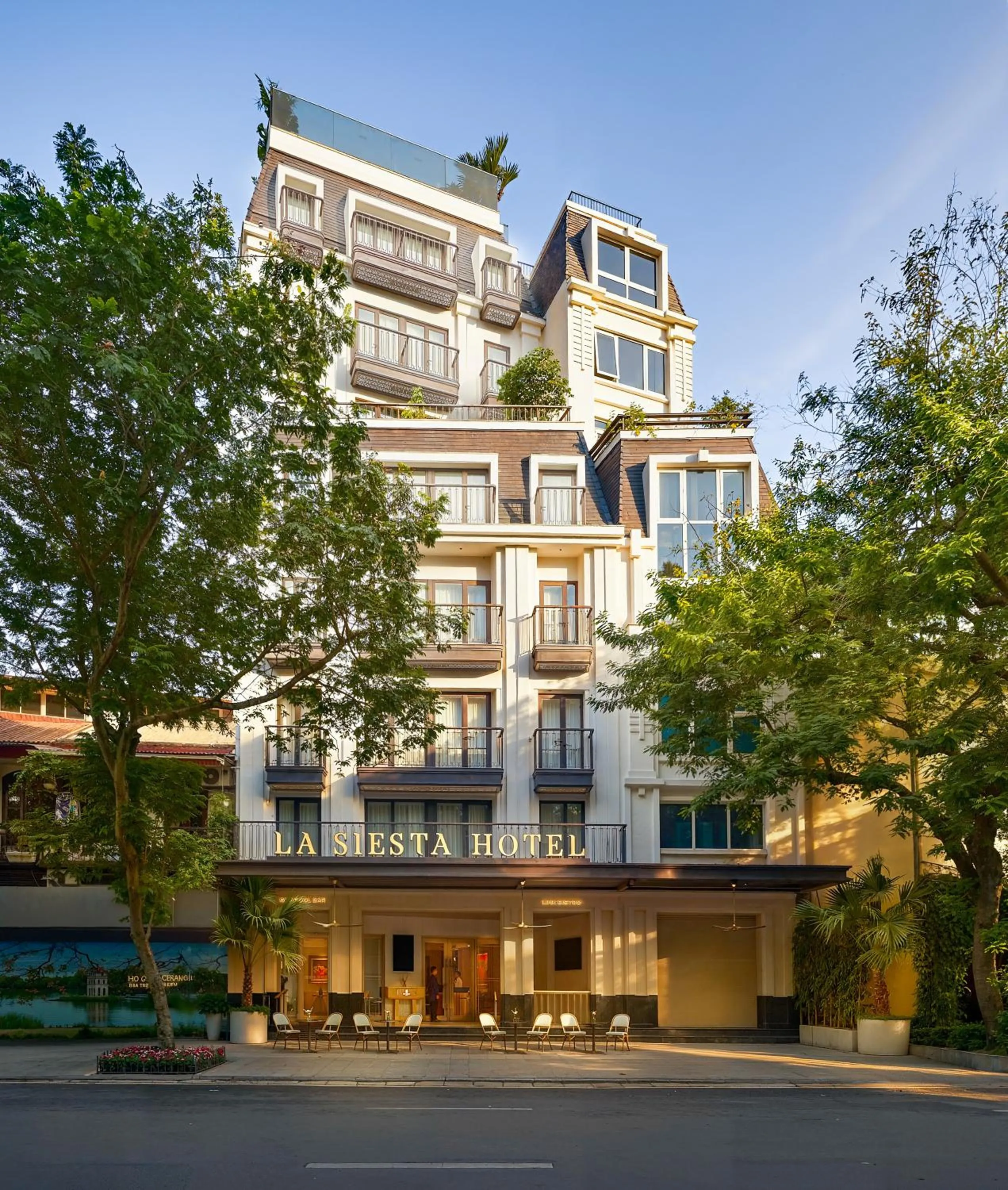 Facade/entrance in La Siesta Premium Lakeside