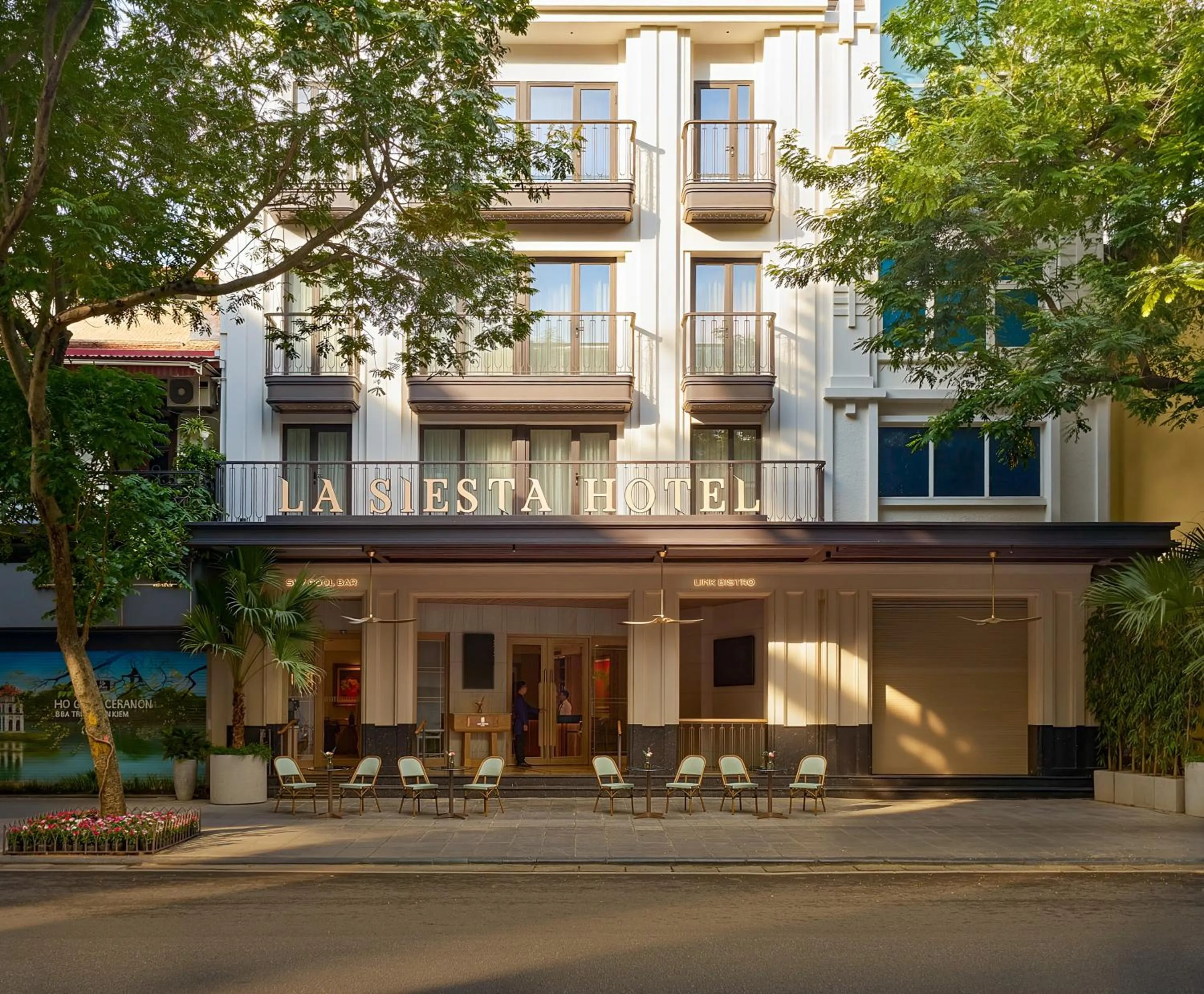 Facade/entrance in La Siesta Premium Lakeside