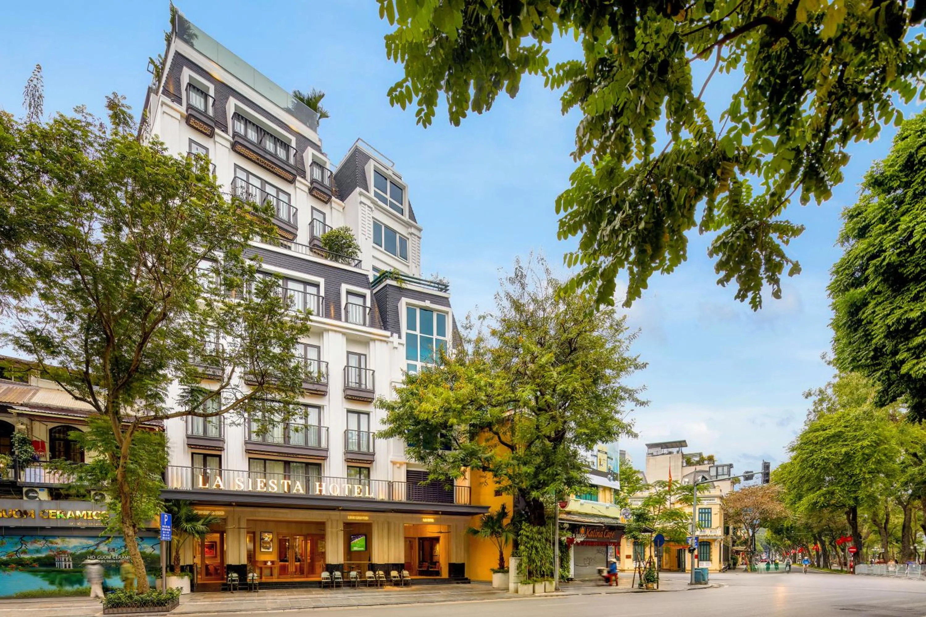 Facade/entrance in La Siesta Premium Lakeside