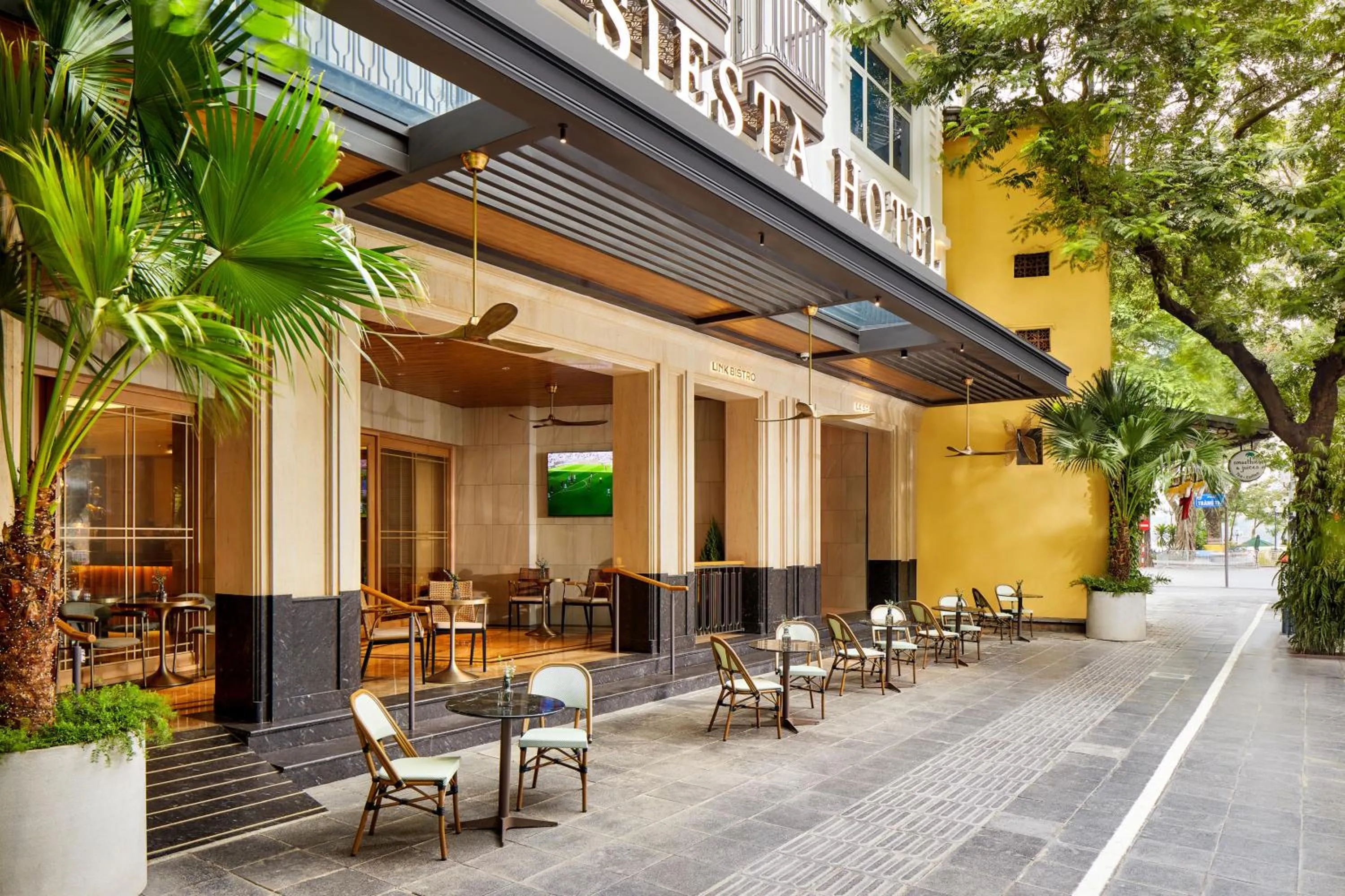 Patio in La Siesta Premium Lakeside