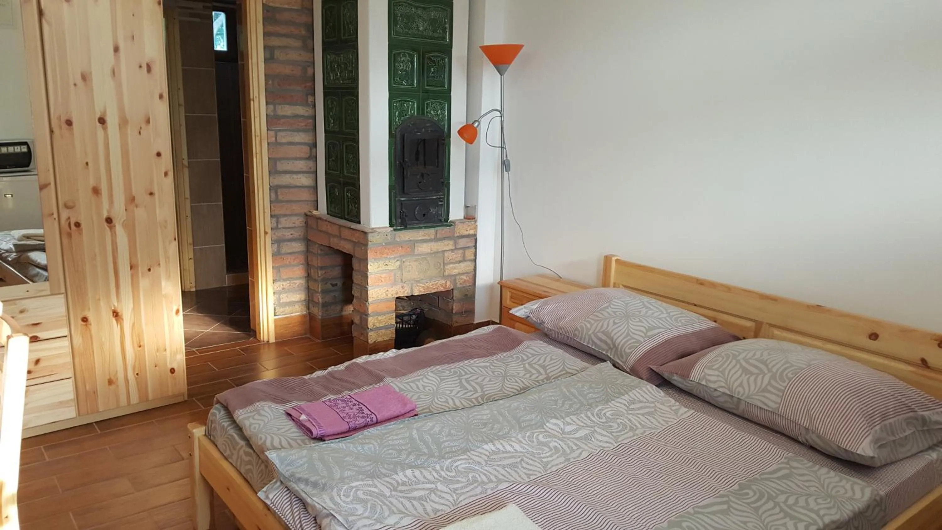 Deluxe Double or Twin Room with Mountain View - single occupancy in Gesztenyés Vendégház
