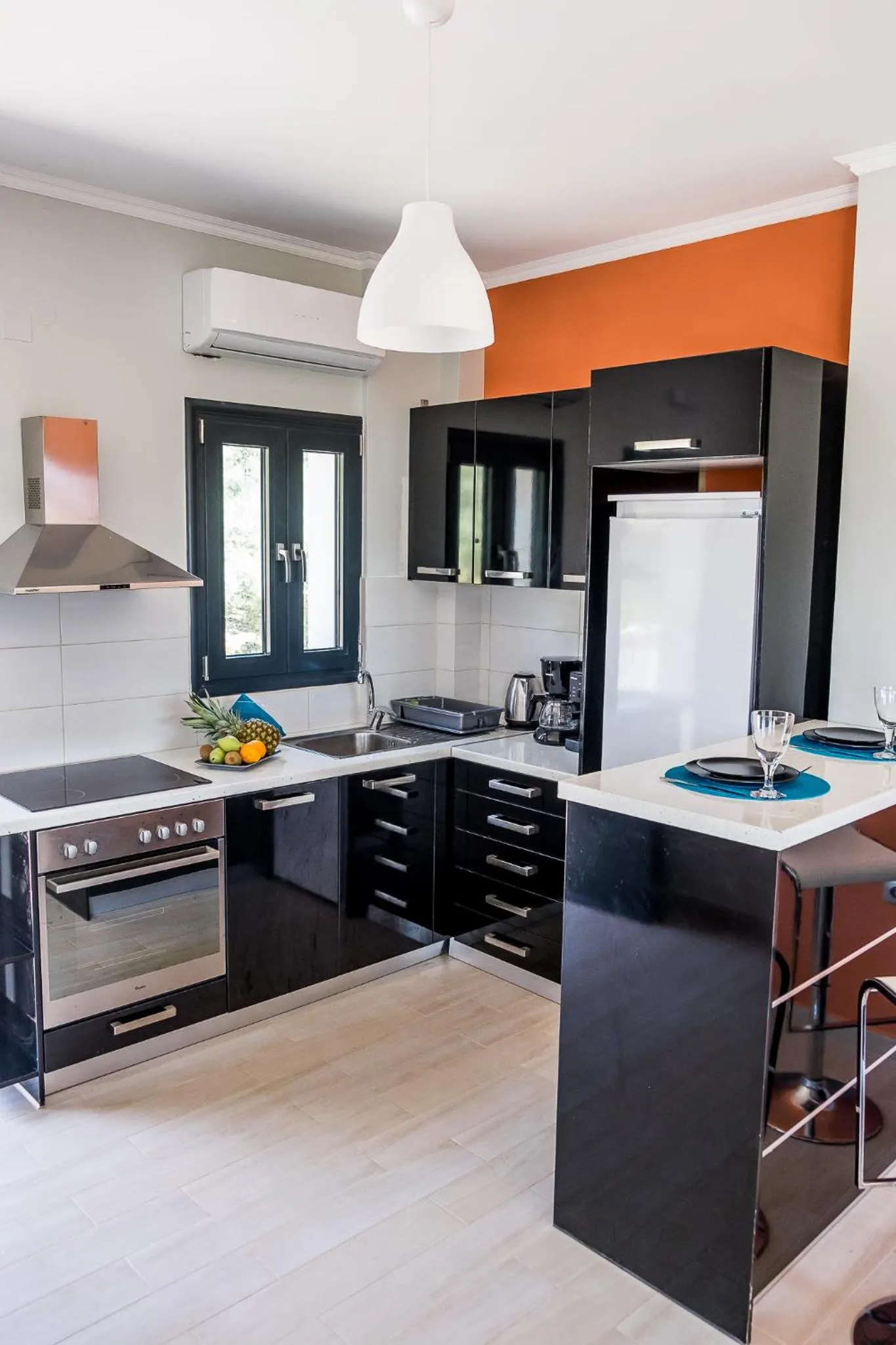 Kitchen or kitchenette in Golden Sun Villas