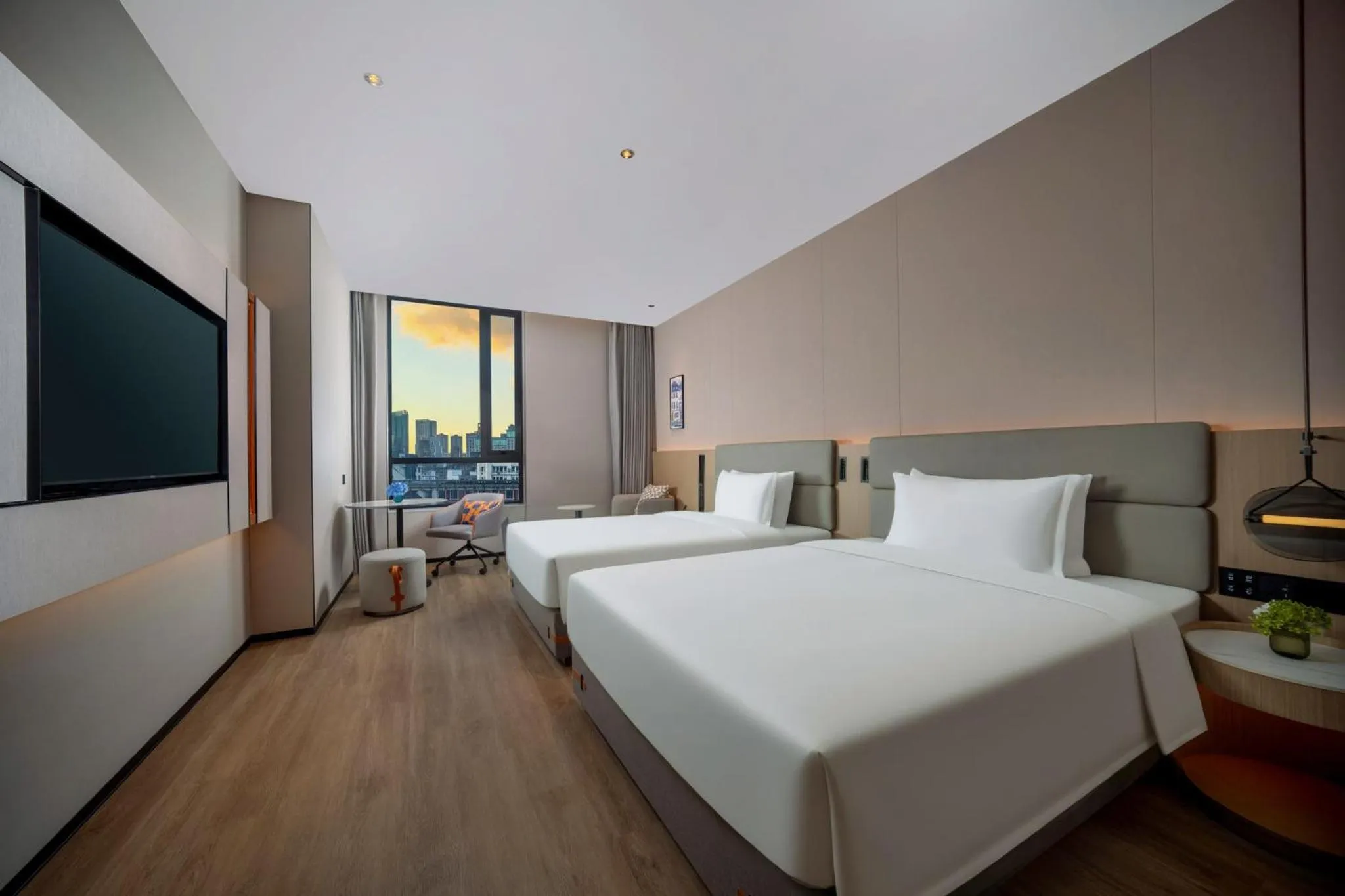 Photo of the whole room, Bed in Holiday Inn Express Shanghai on The Bund by IHG