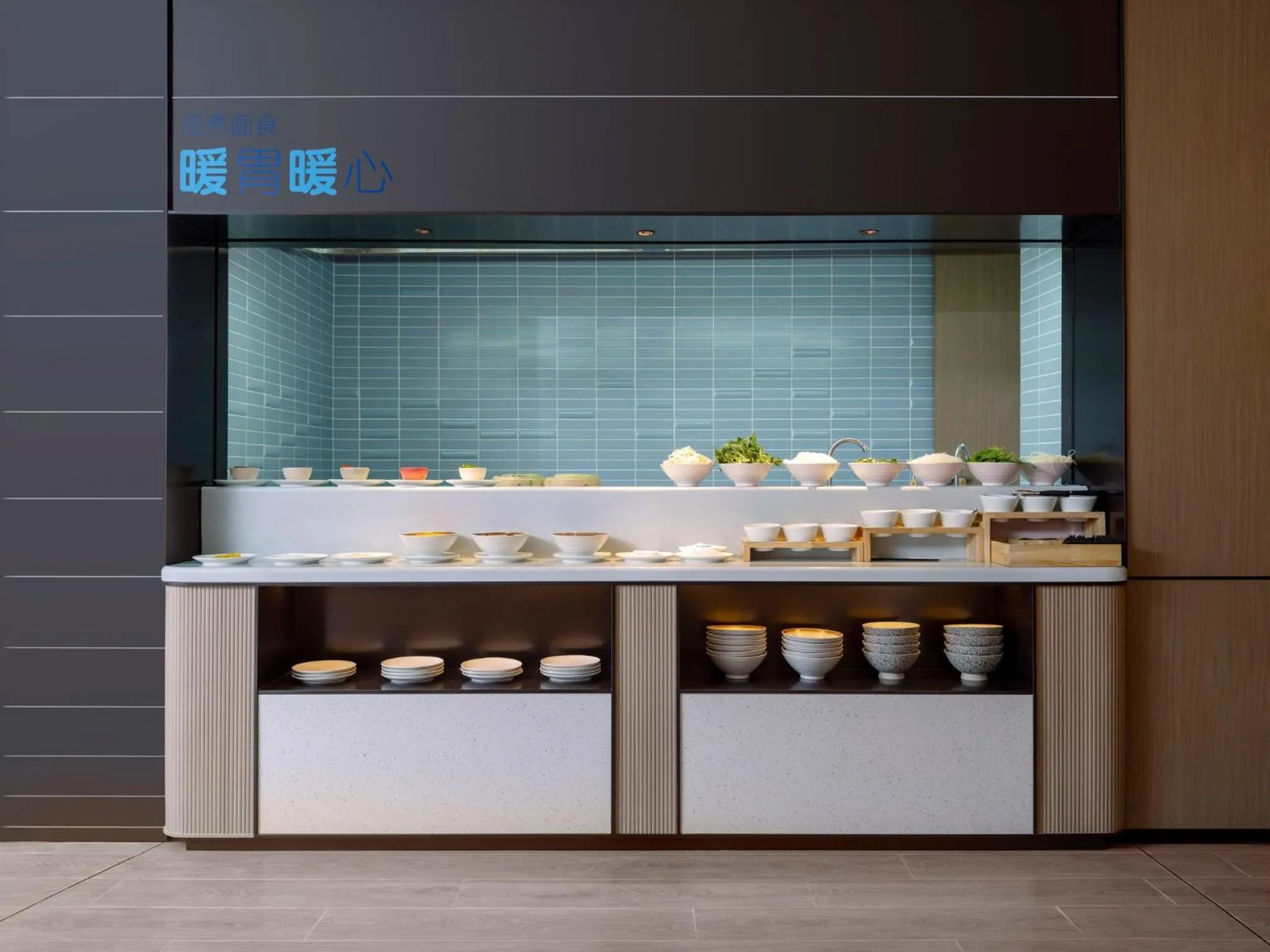 Restaurant/places to eat in Holiday Inn Express Shanghai on The Bund by IHG