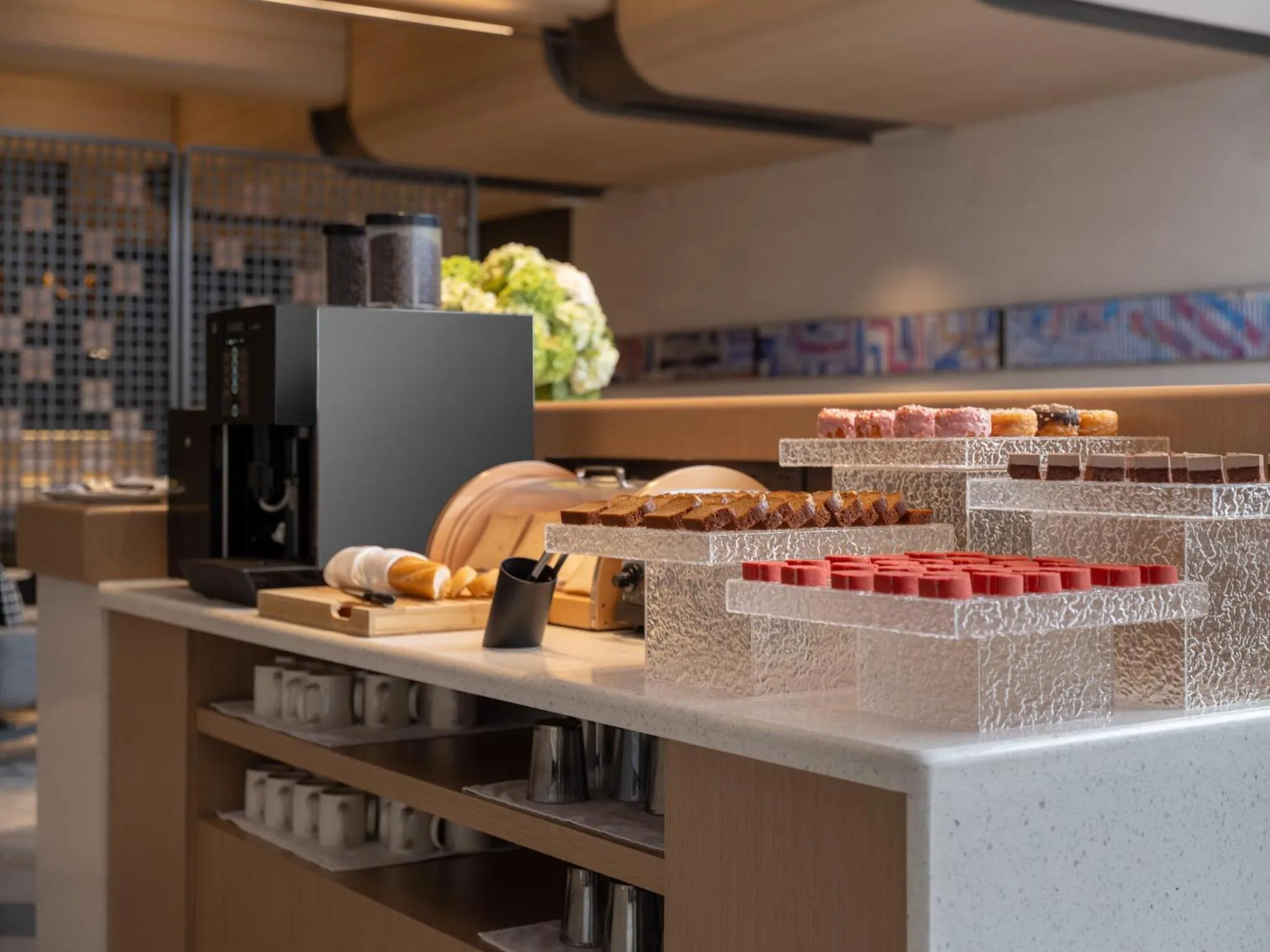 Restaurant/places to eat in Holiday Inn Express Shanghai on The Bund by IHG