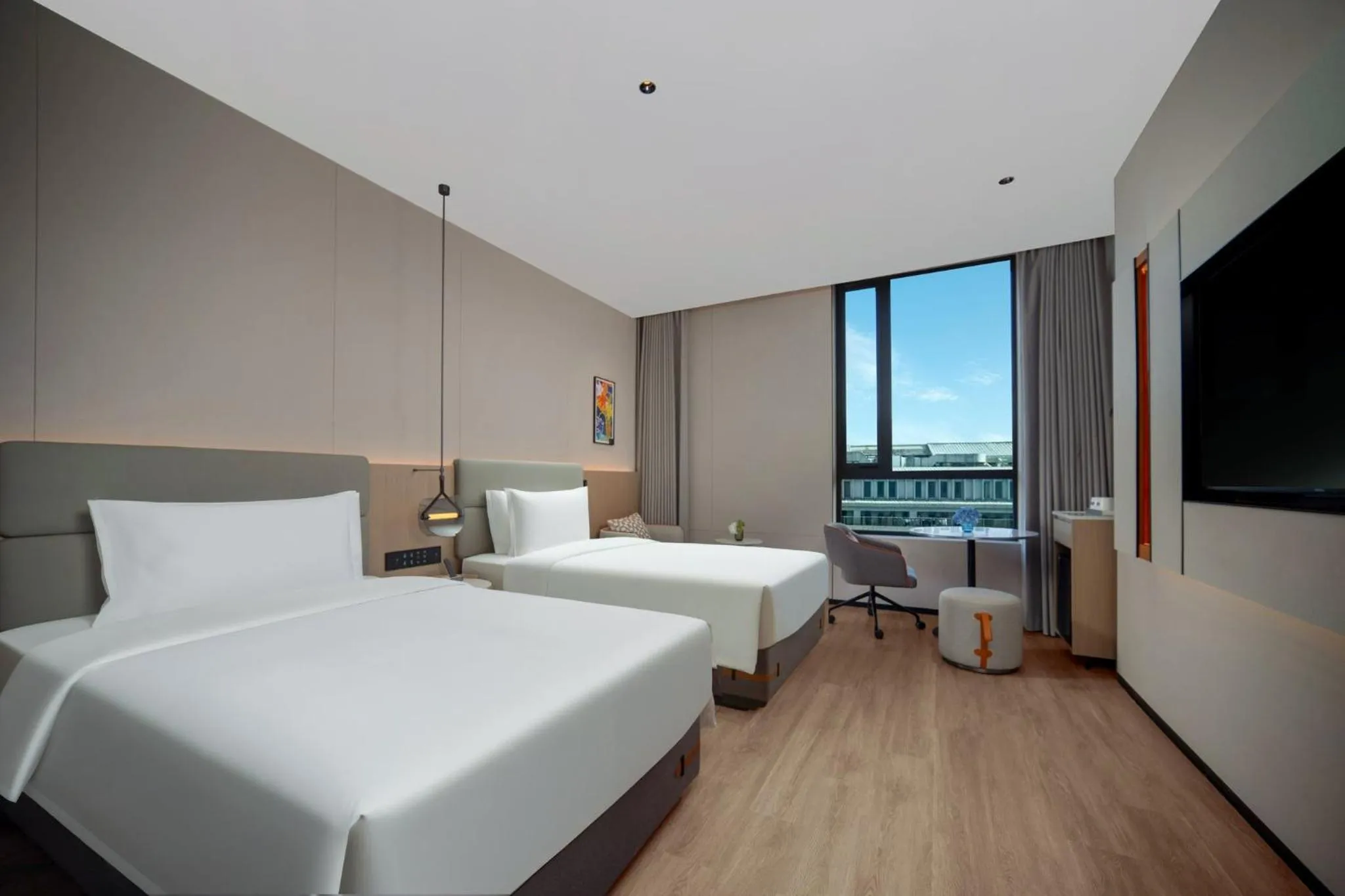 Photo of the whole room, Bed in Holiday Inn Express Shanghai on The Bund by IHG