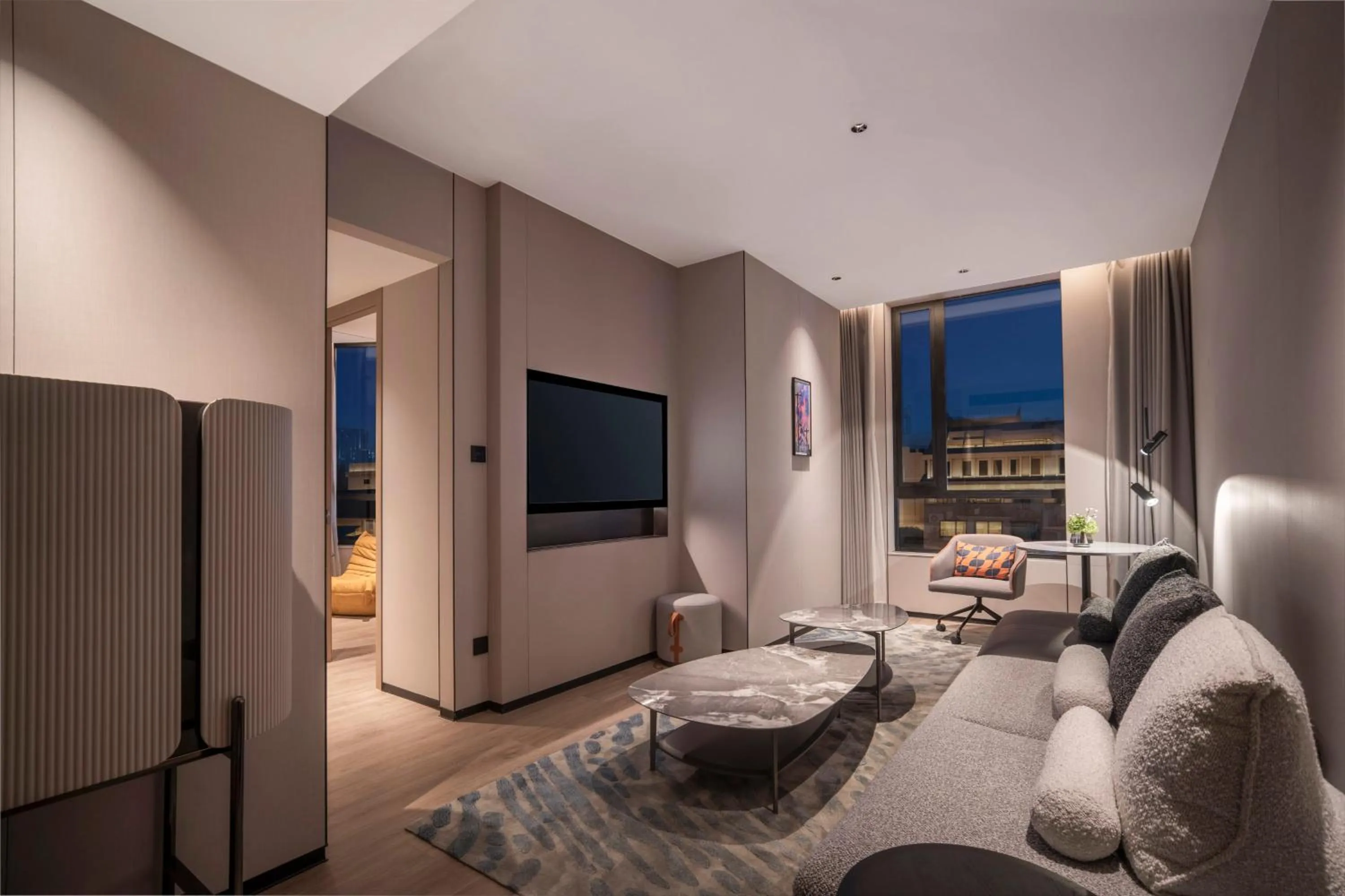 Photo of the whole room, Bed in Holiday Inn Express Shanghai on The Bund by IHG