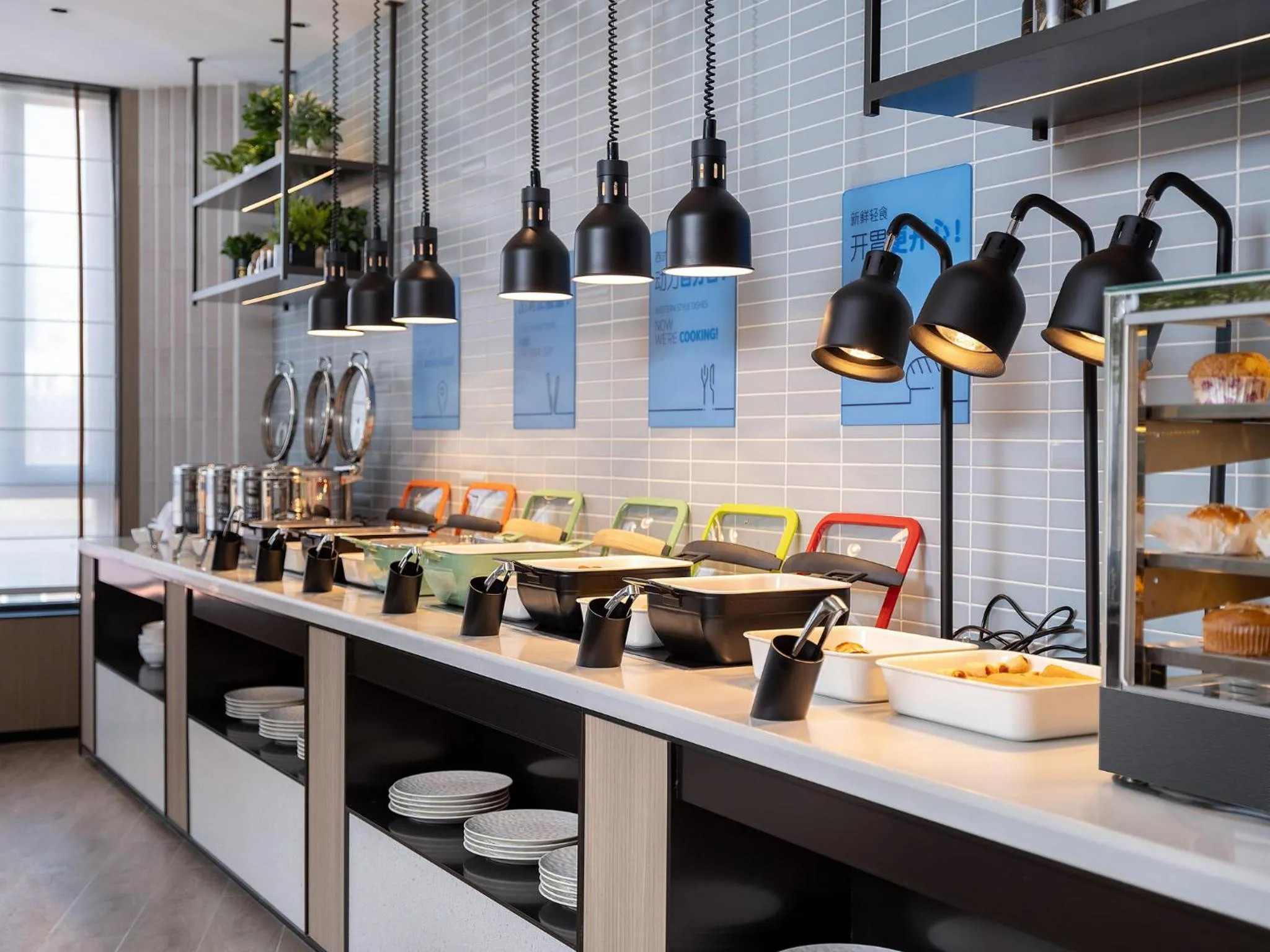 Restaurant/places to eat in Holiday Inn Express Shanghai on The Bund by IHG