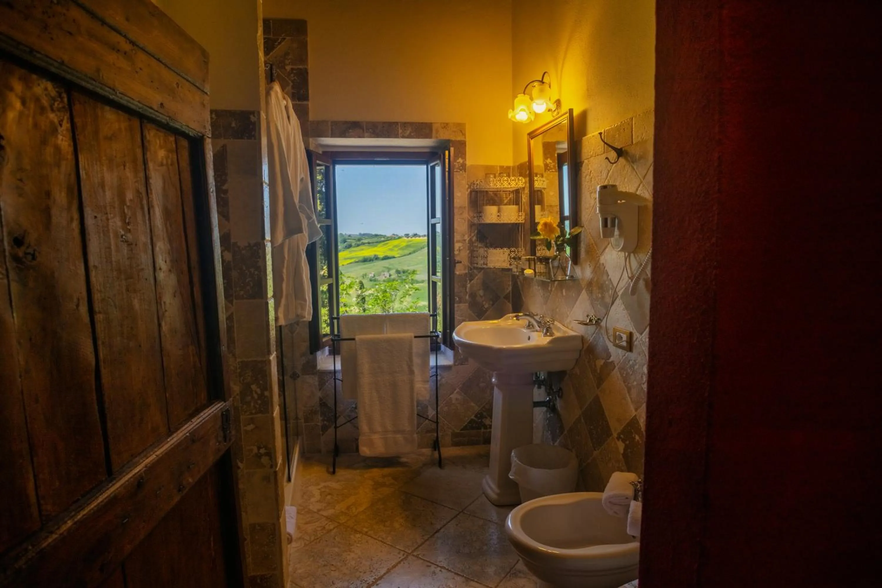 Bathroom in Borgo Laticastelli