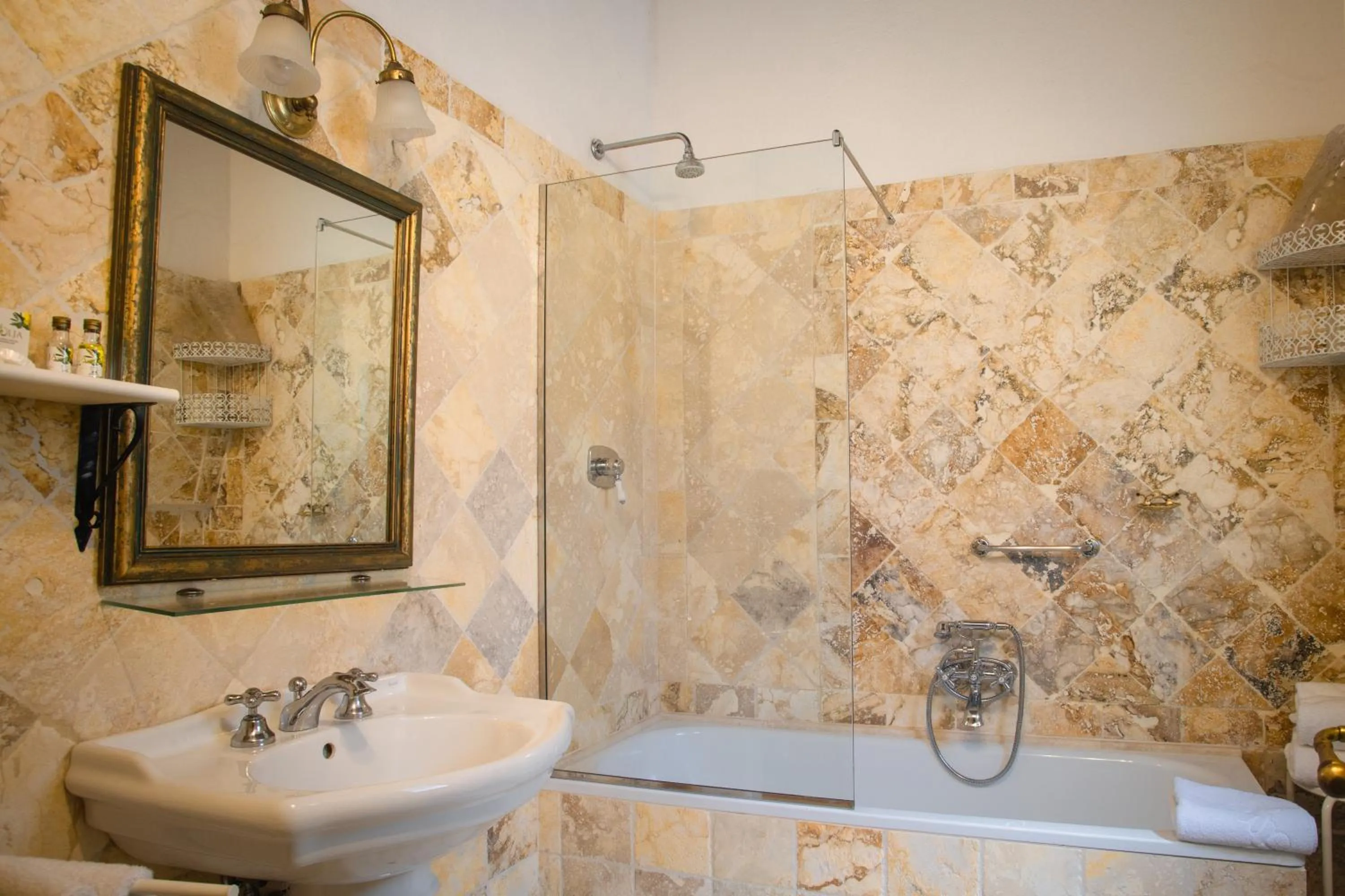 Toilet in Borgo Laticastelli