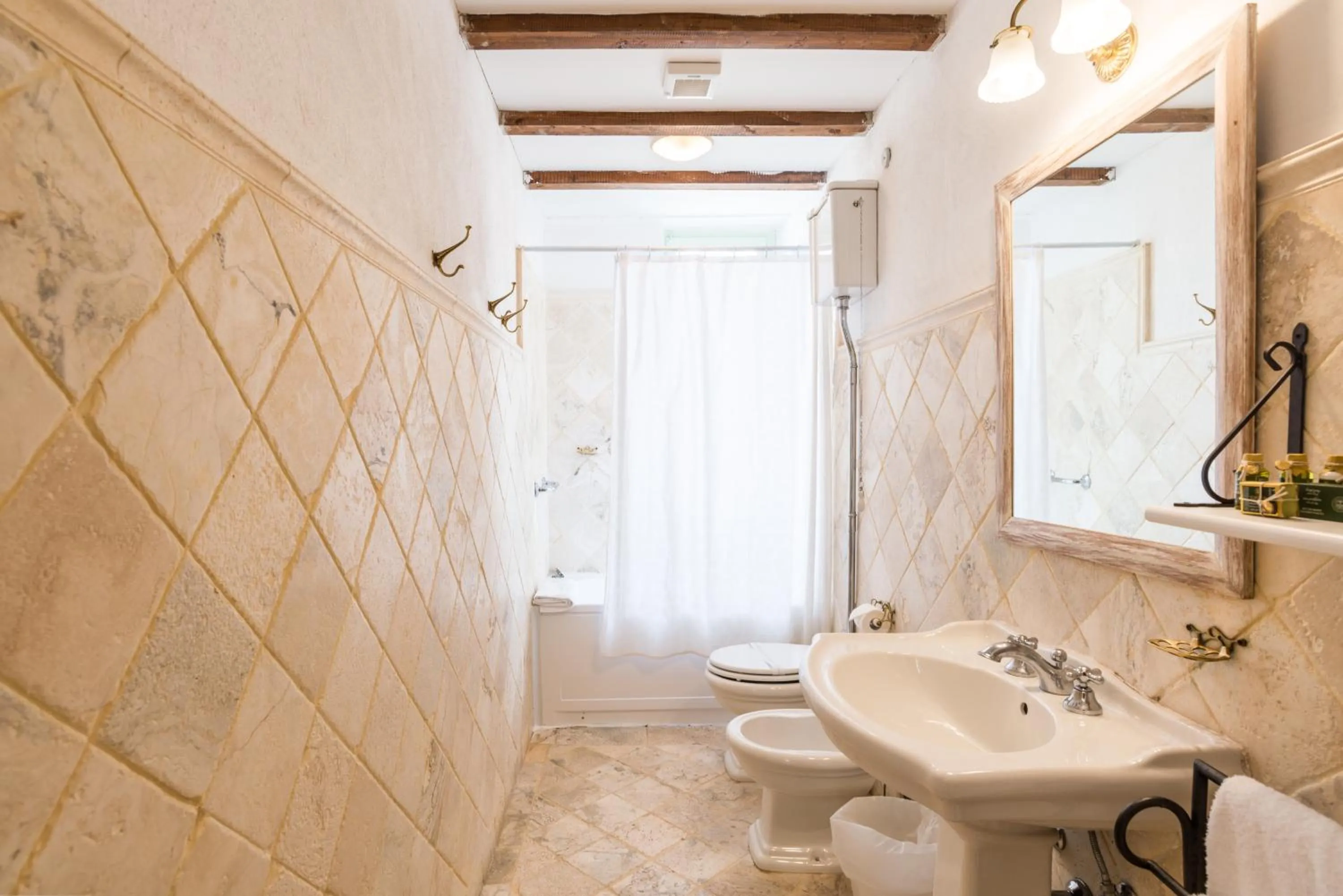 Bathroom in Borgo Laticastelli