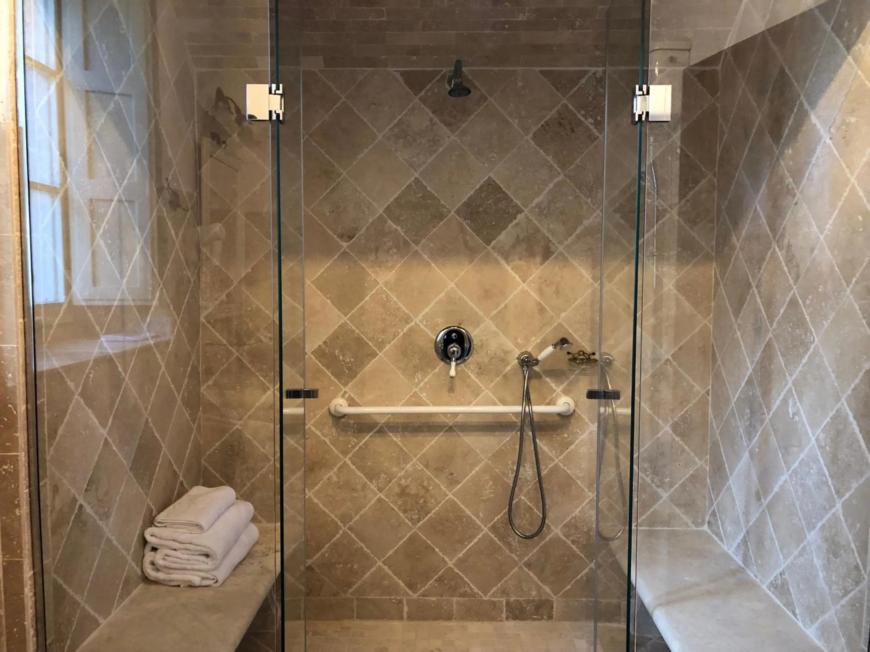 Bathroom in Borgo Laticastelli