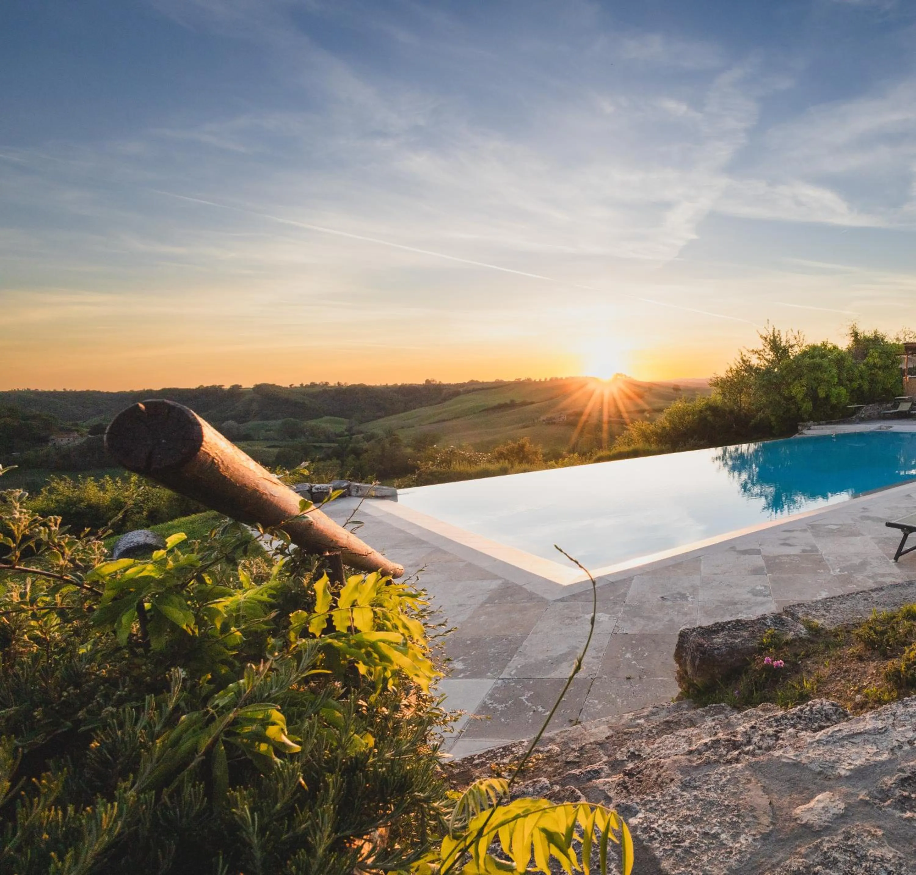 Pool view in Borgo Laticastelli