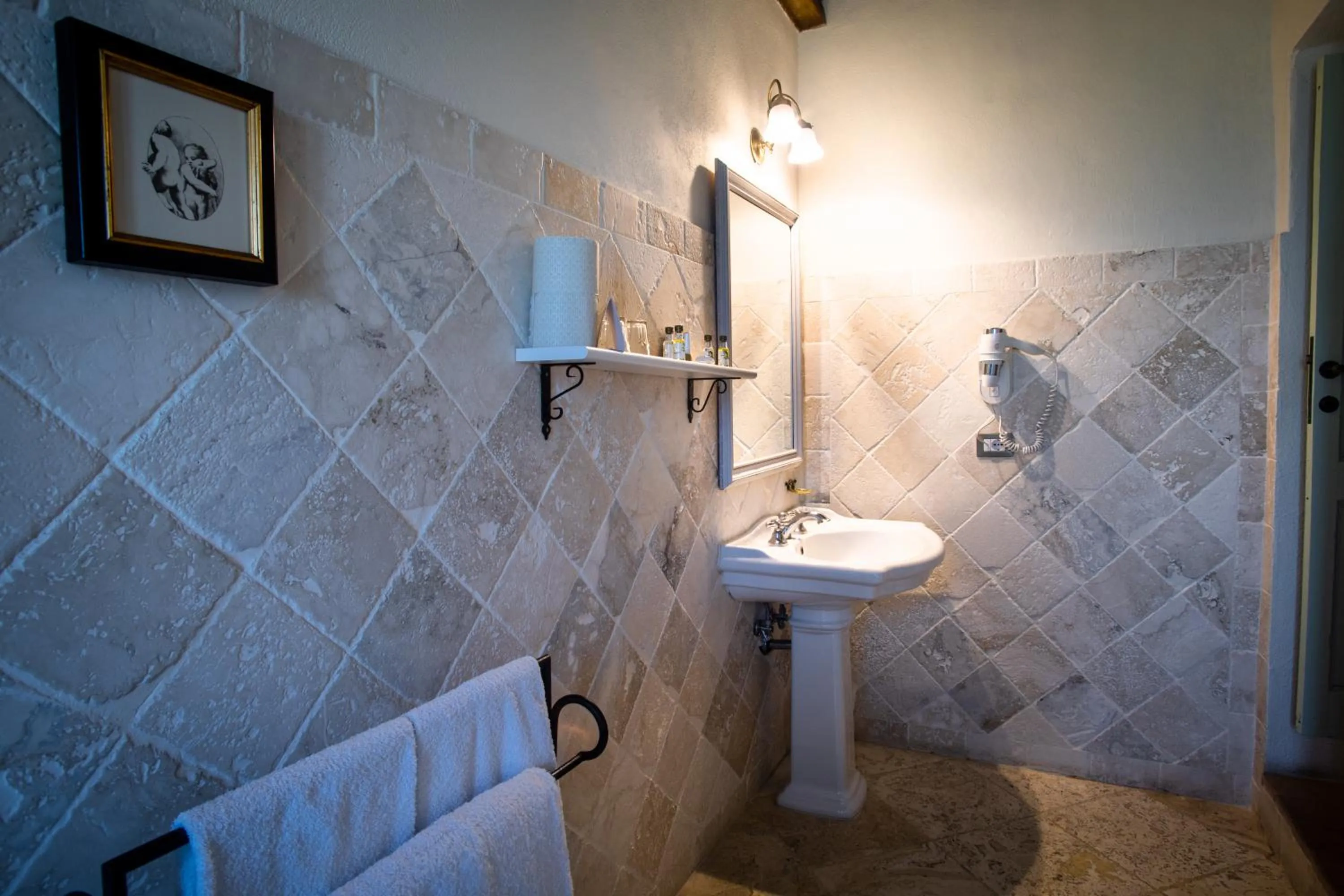 Shower in Borgo Laticastelli