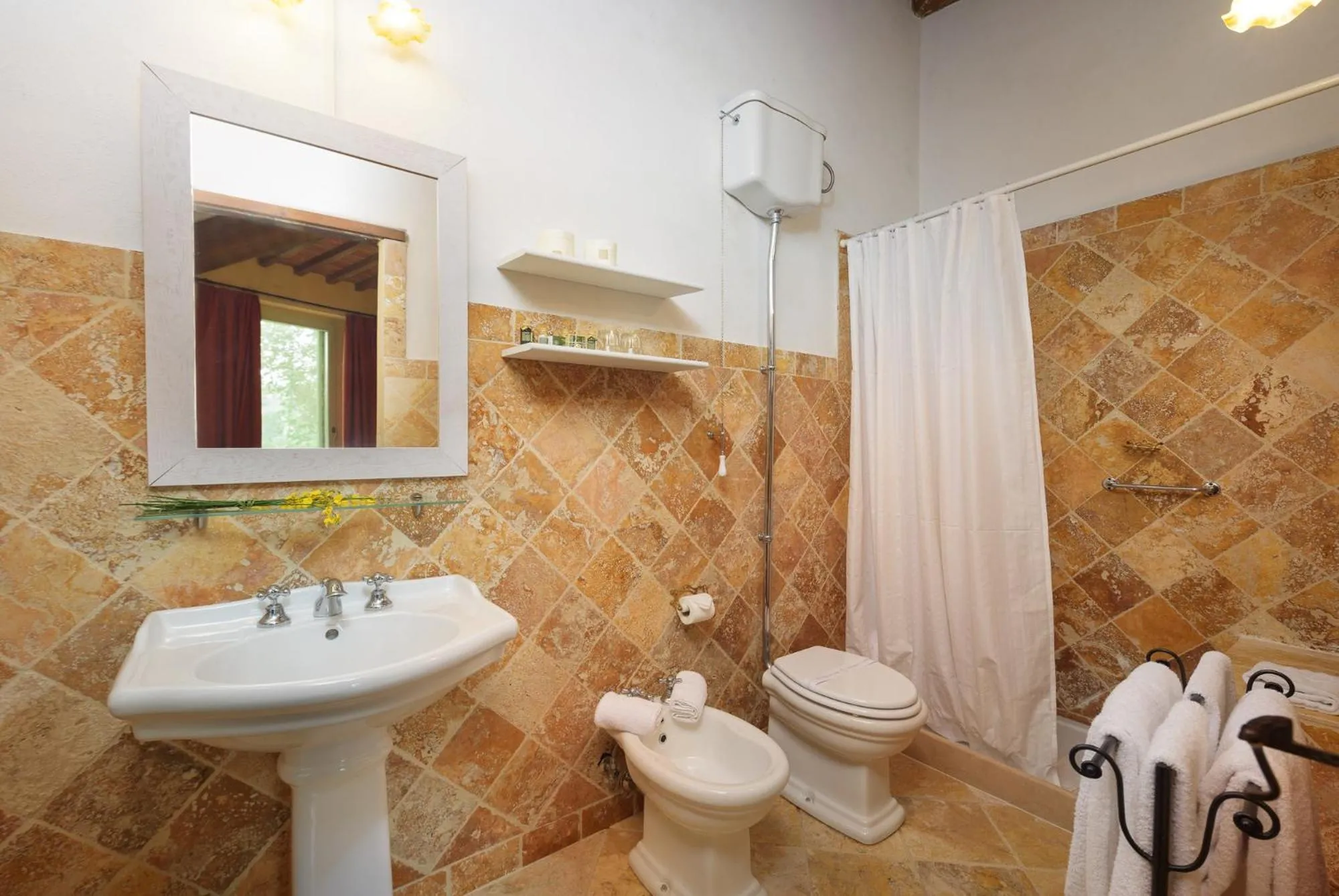 Shower in Borgo Laticastelli