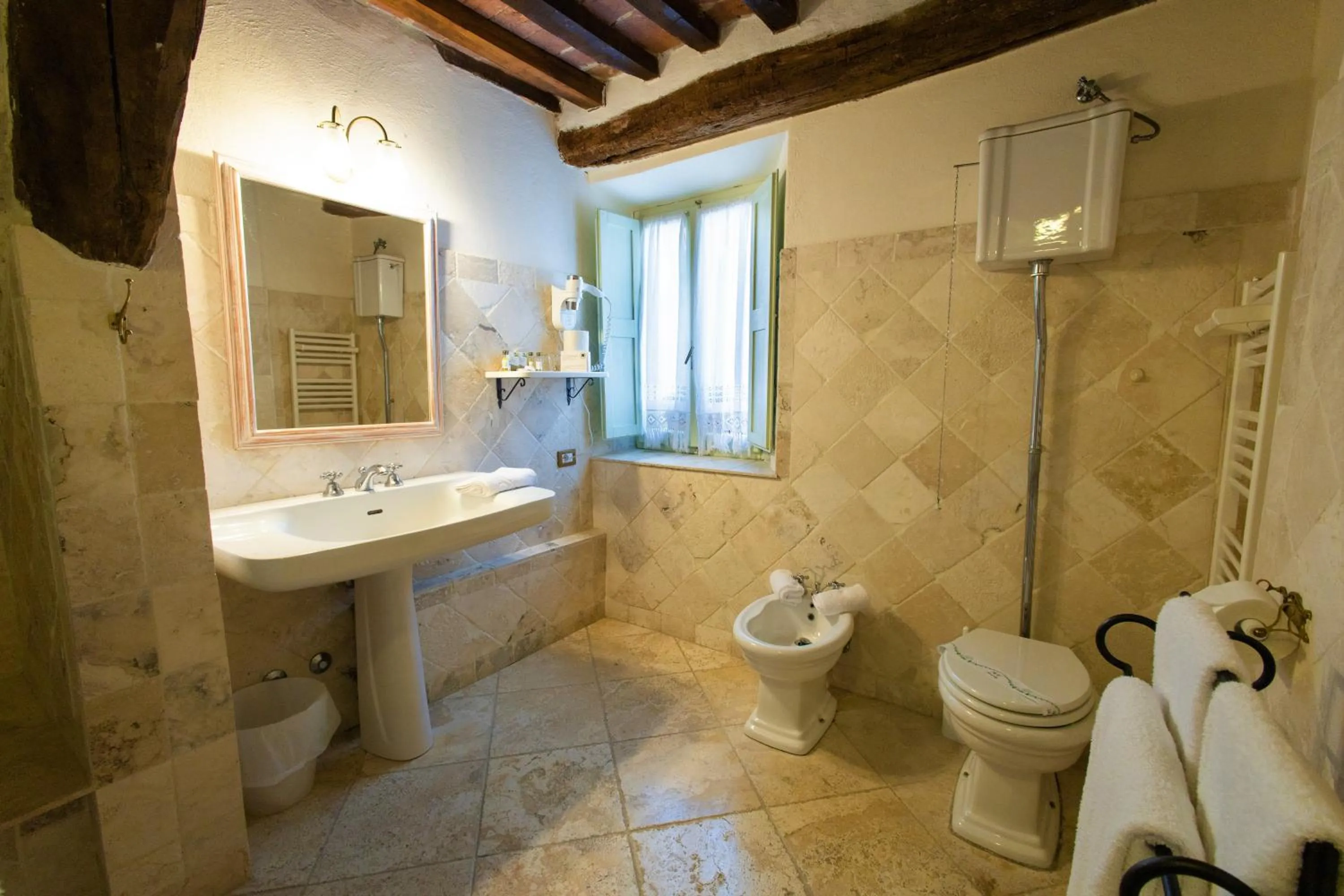 Bathroom in Borgo Laticastelli