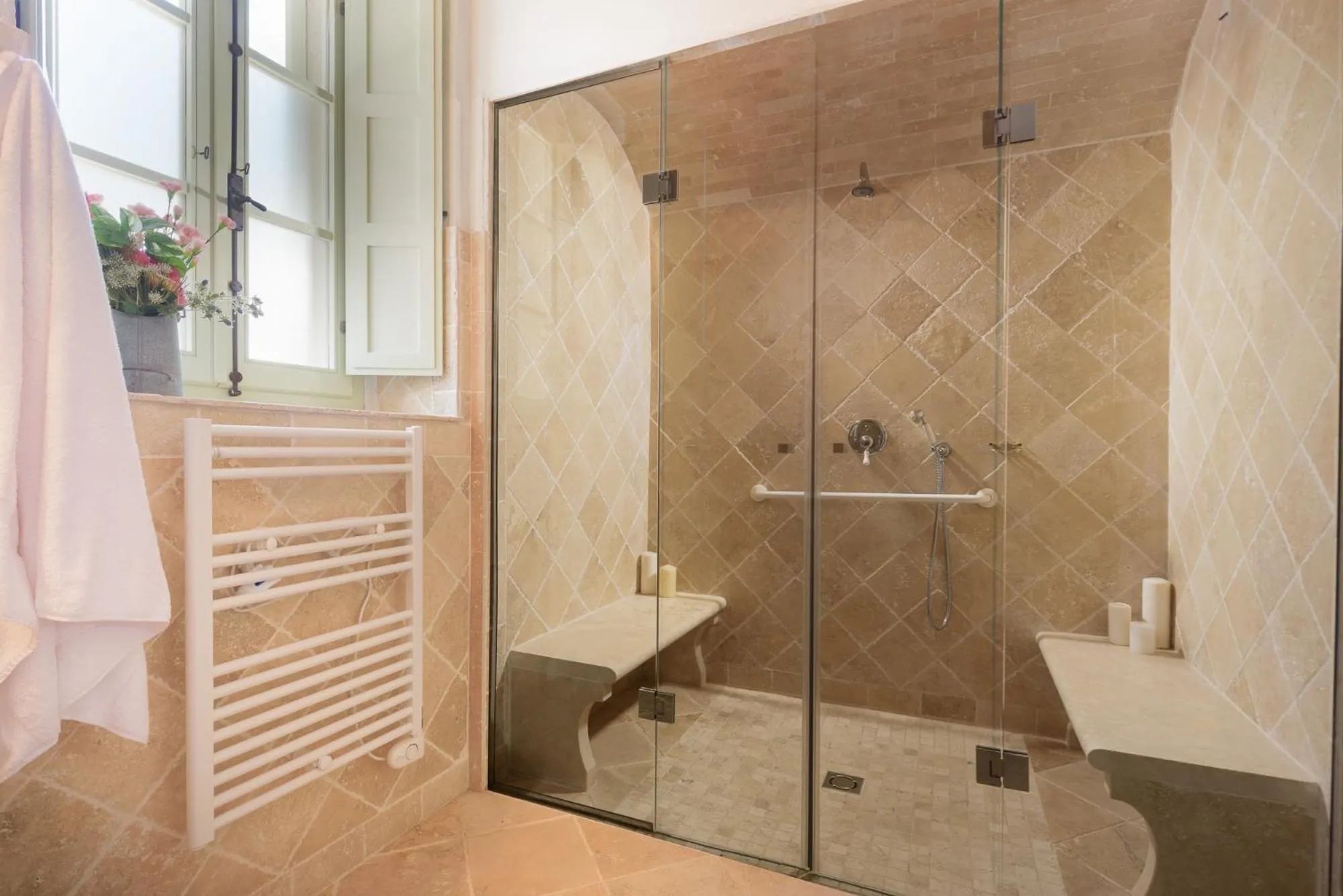 Bathroom in Borgo Laticastelli