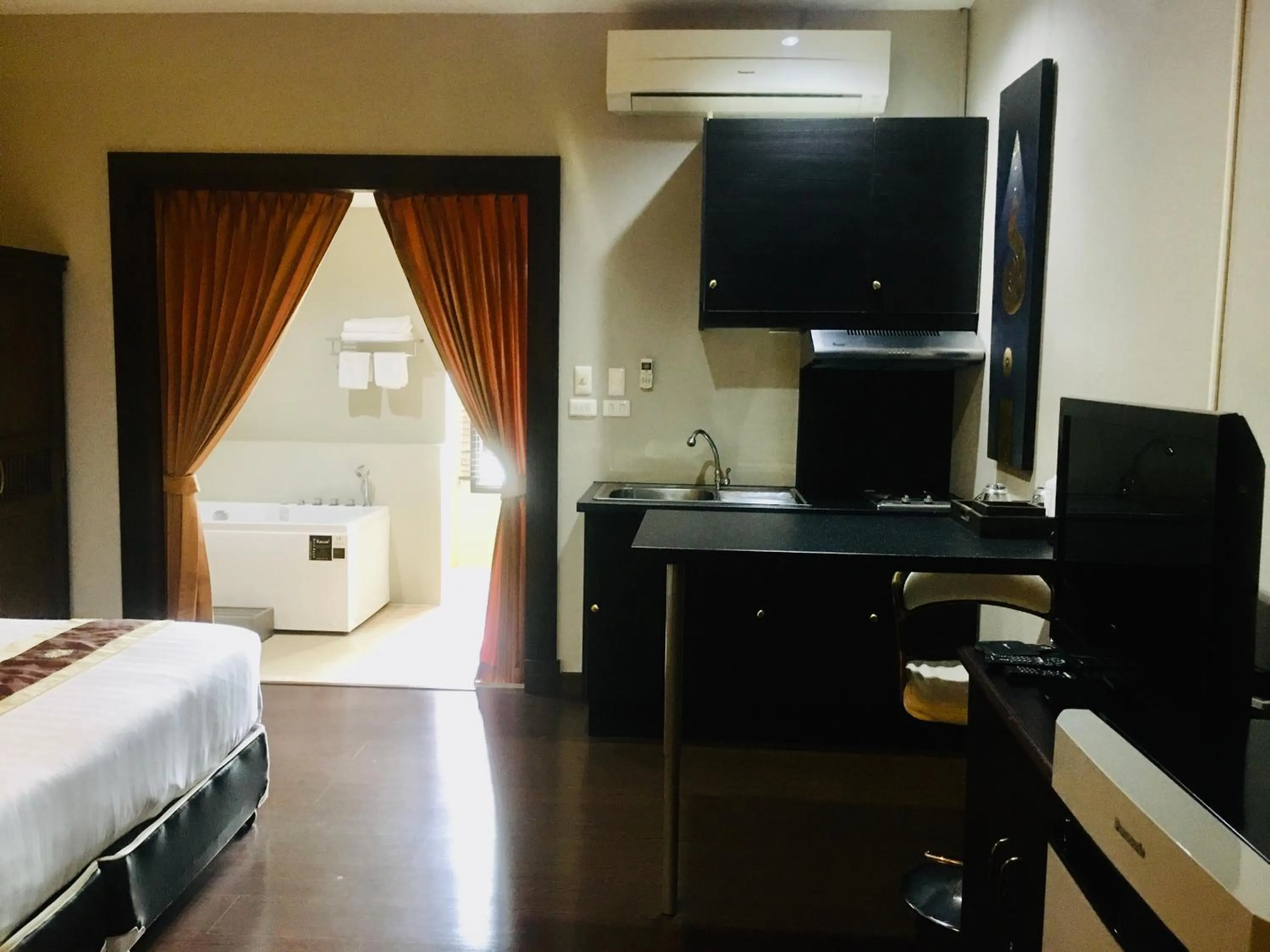 Kitchen or kitchenette, Bed in The Desiign Hotel - SHA