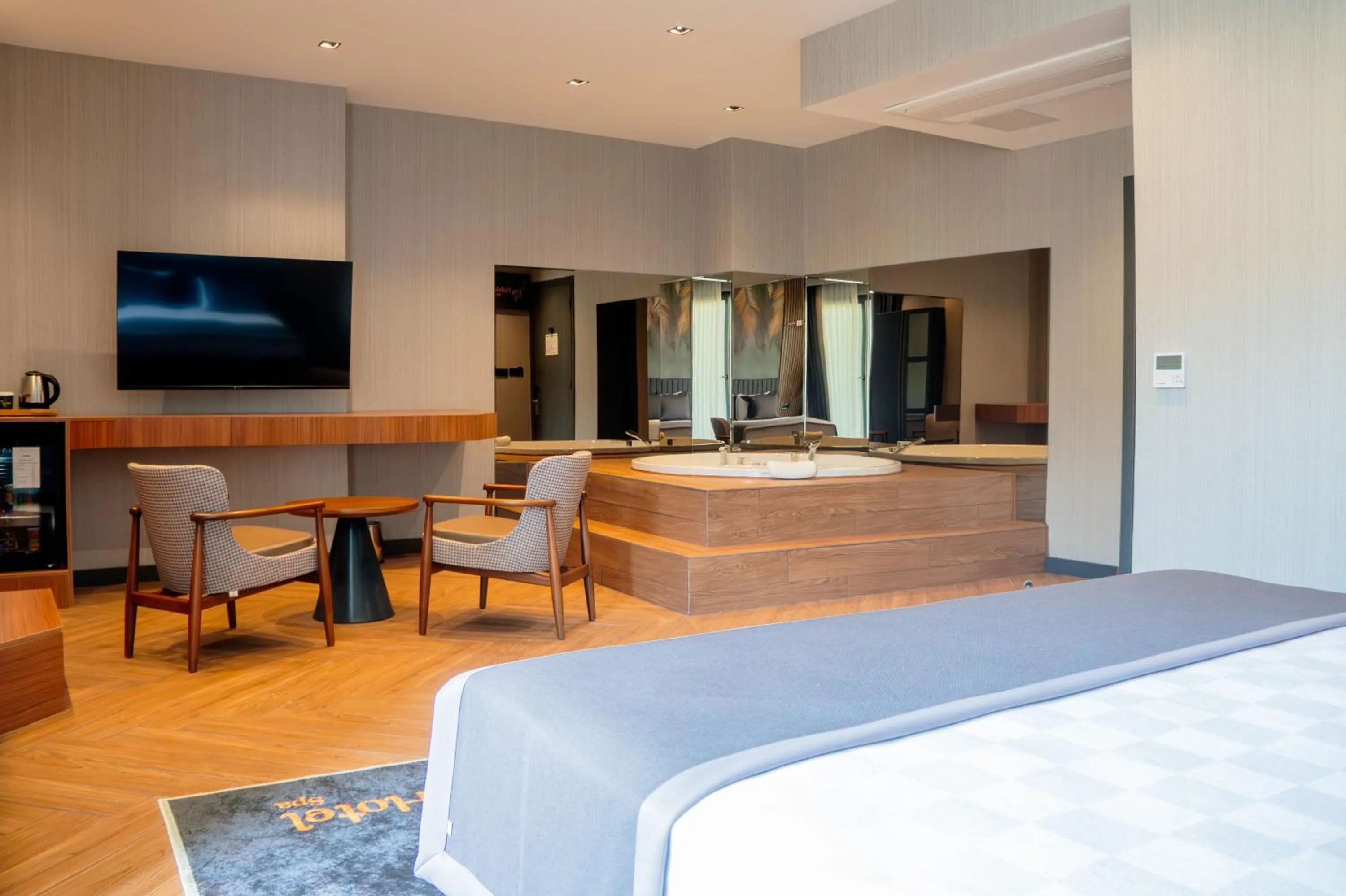 Photo of the whole room, Bed in ivy Hotel Spa