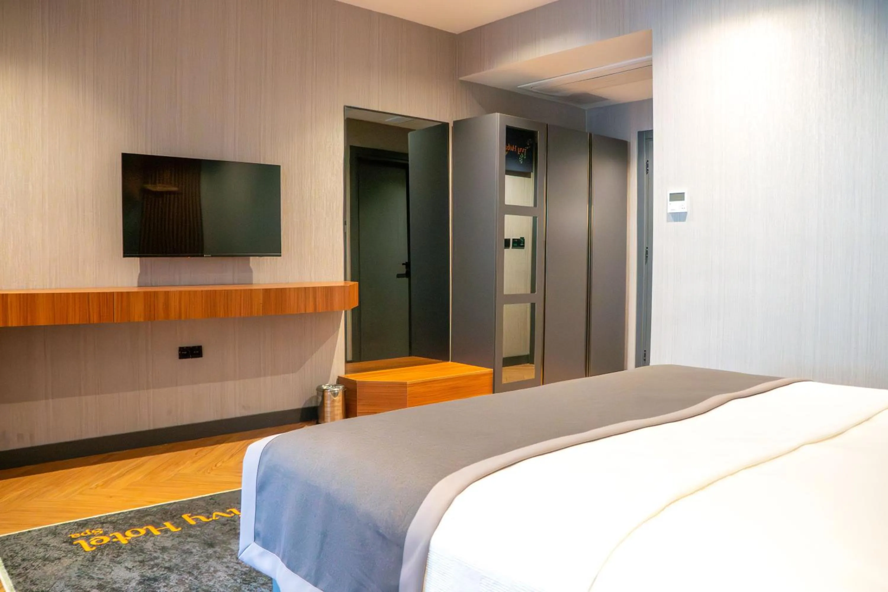 Bedroom, Bed in ivy Hotel Spa