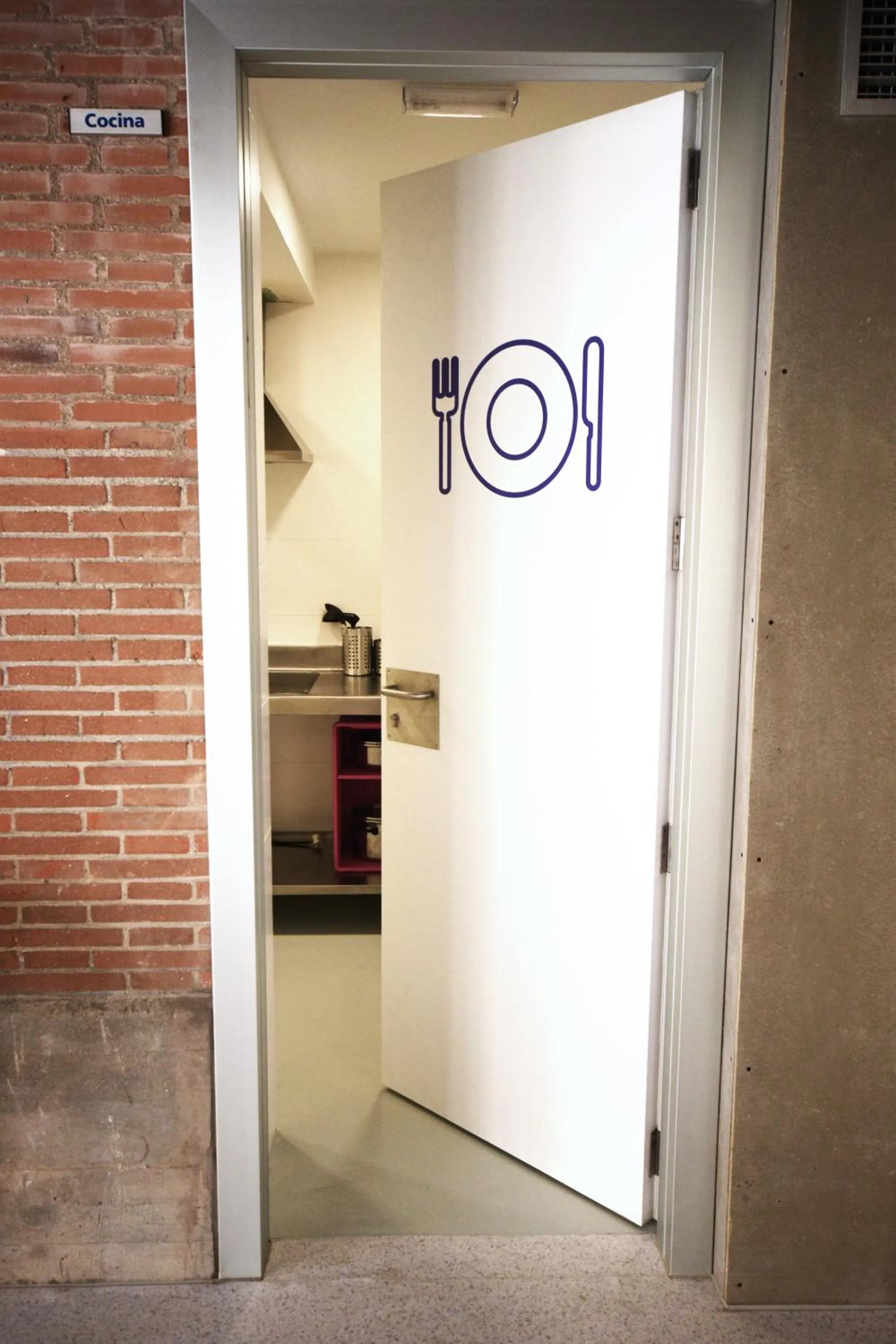 Kitchen or kitchenette in Scout Madrid Hostel