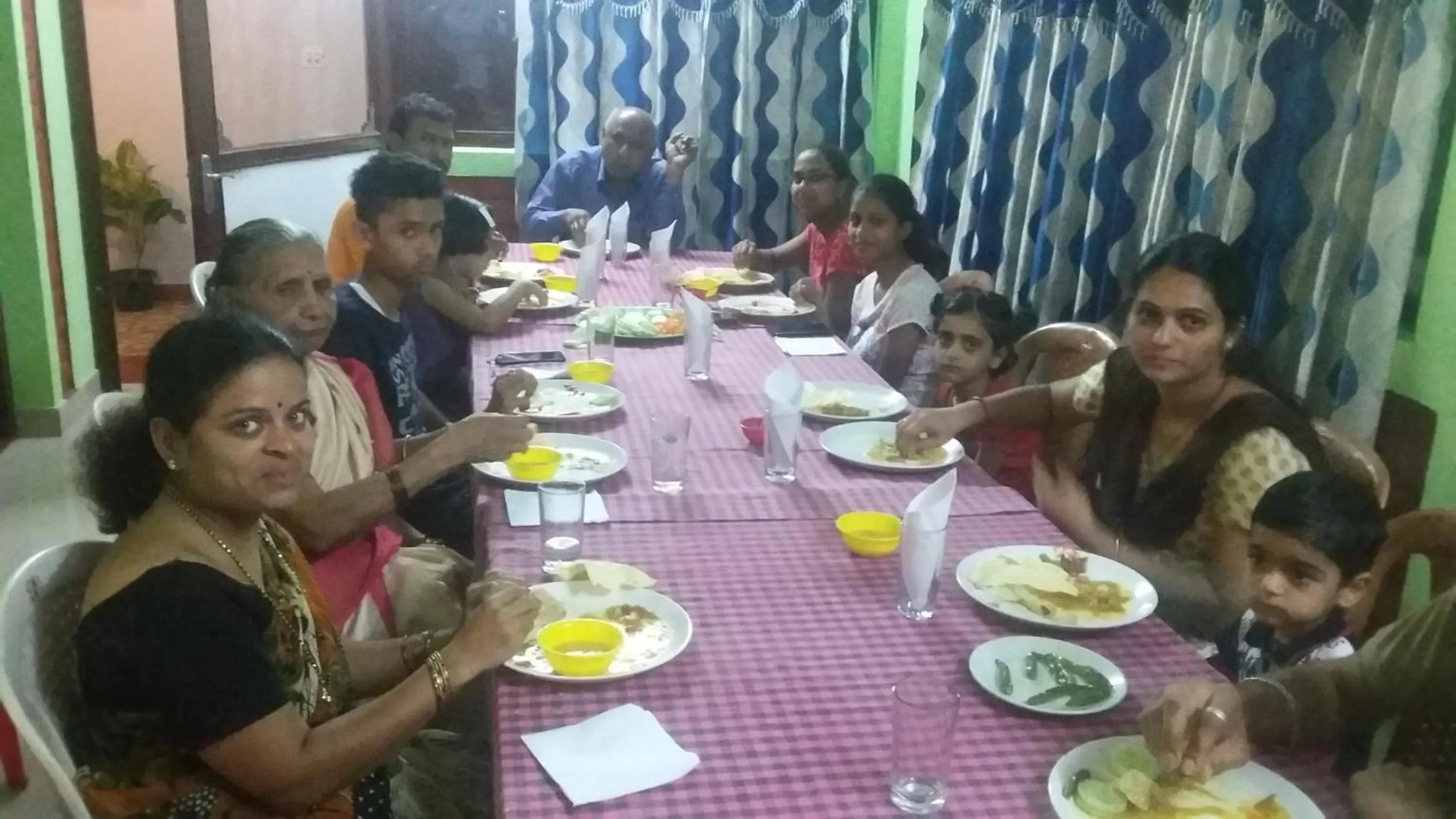 Restaurant/places to eat in Quadriya Palace