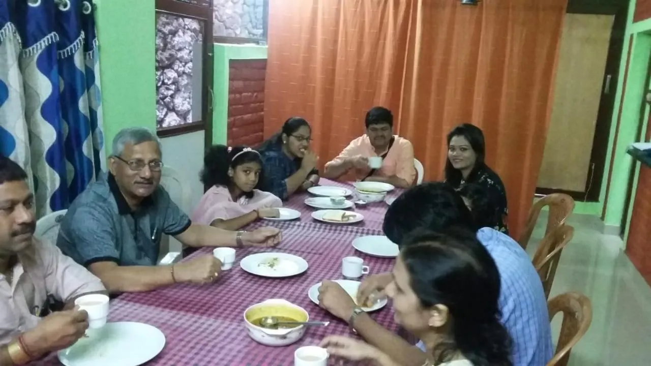 Restaurant/places to eat in Quadriya Palace