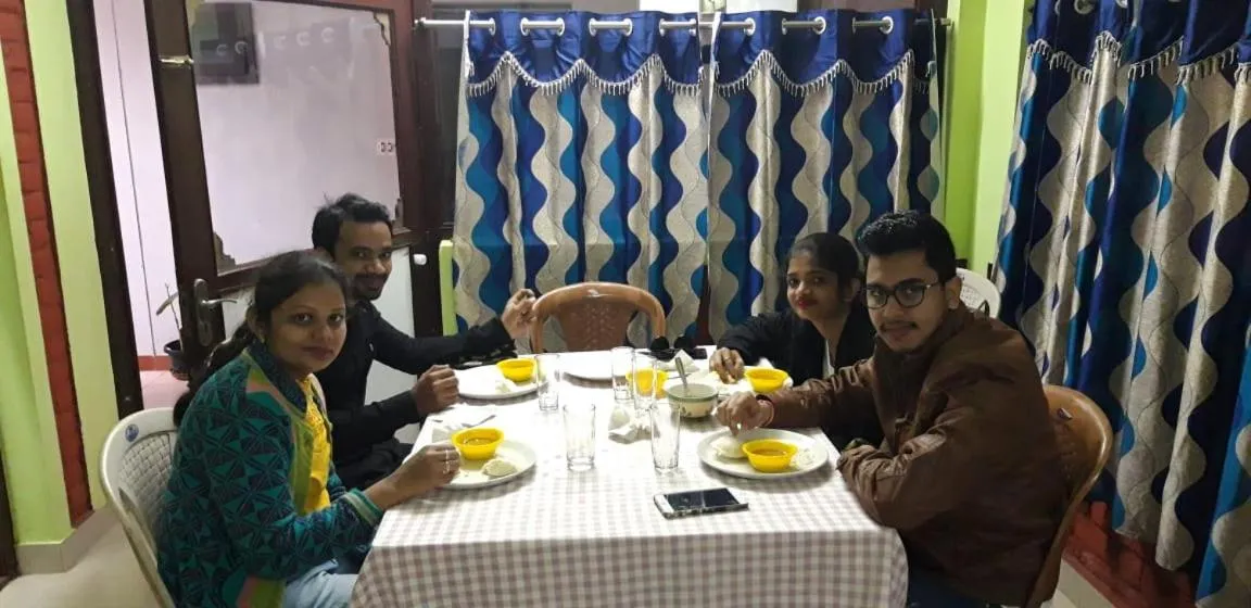 Restaurant/places to eat in Quadriya Palace