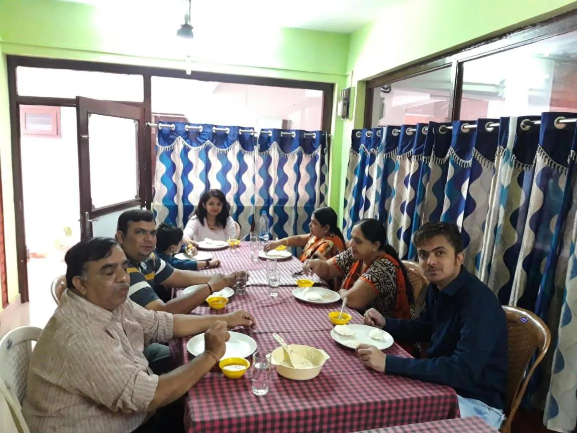 Restaurant/places to eat in Quadriya Palace